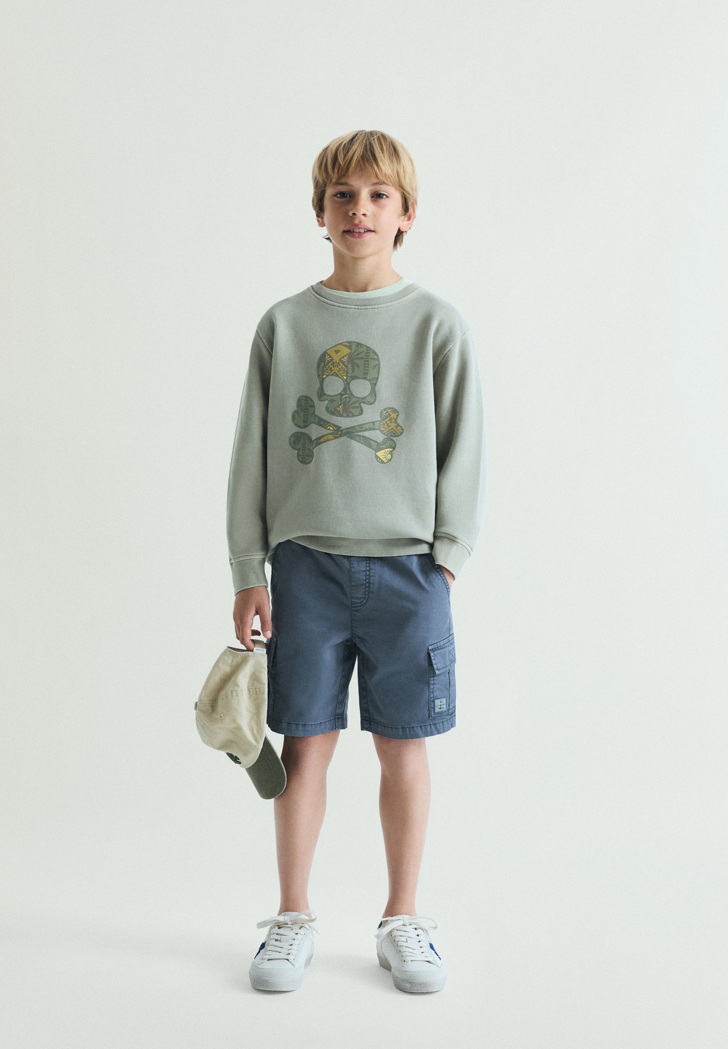 HOODY MIT TOTENKOPF-PRINT