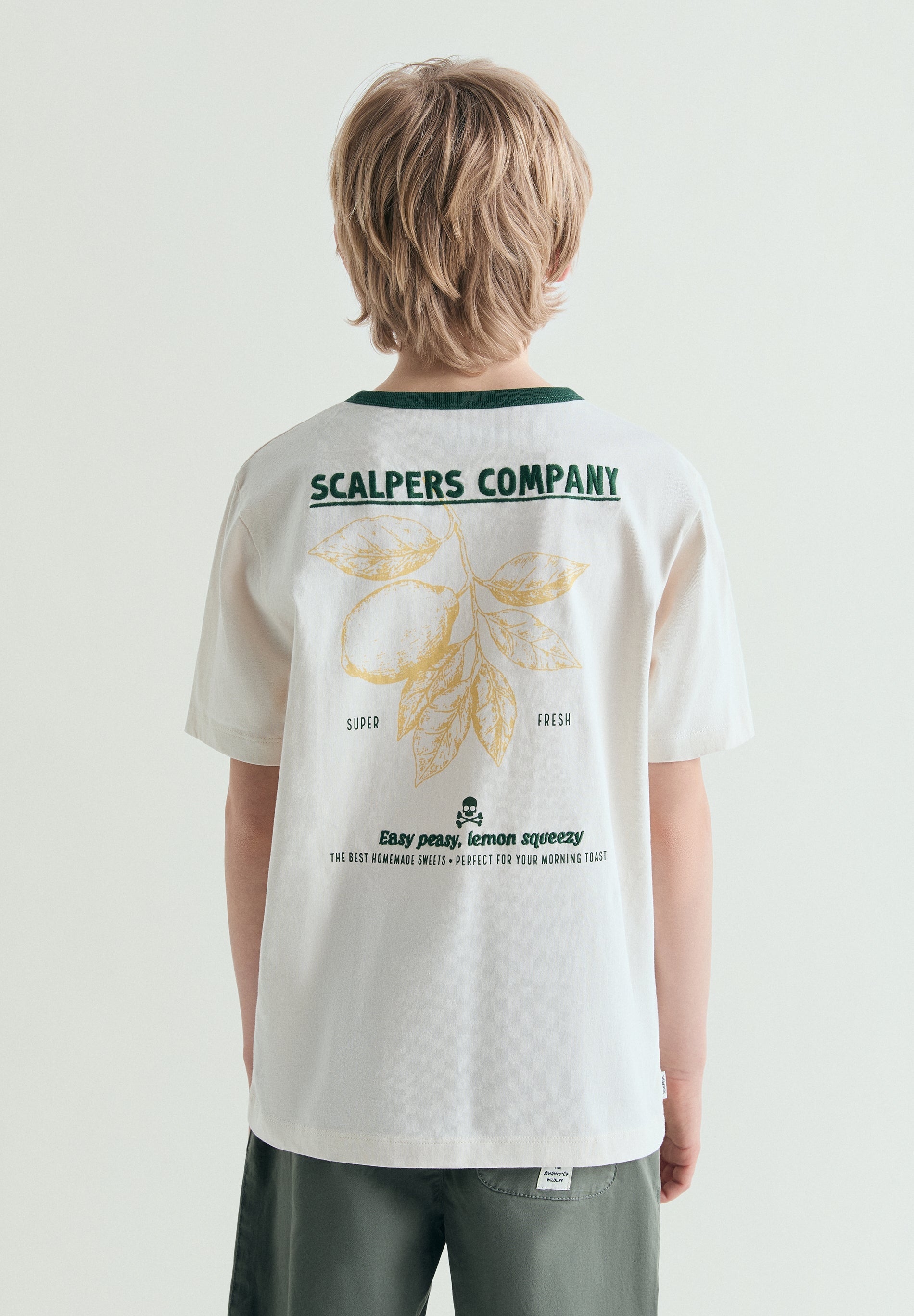 T-SHIRT COL CONTRASTANT