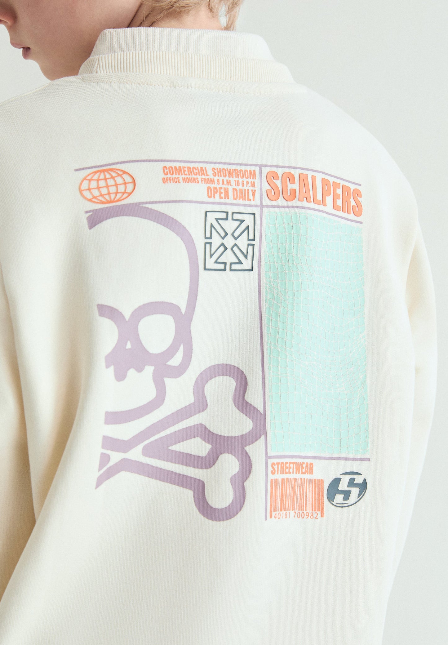 HOODY MIT TOTENKOPF-PRINT