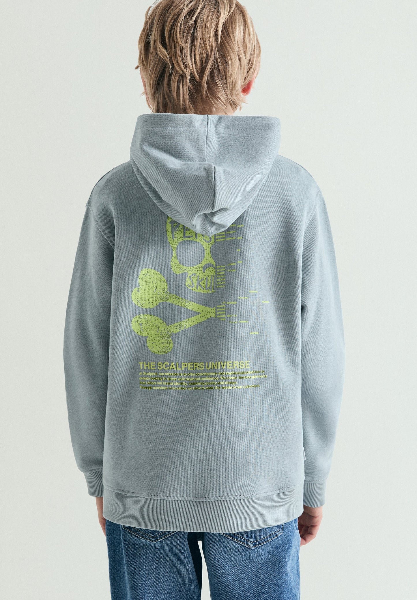 HOODY MIT KAPUZE UND TOTENKOPF-PRINT