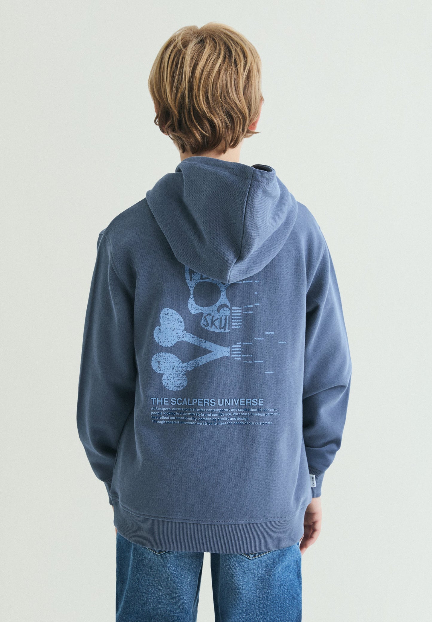 HOODY MIT KAPUZE UND TOTENKOPF-PRINT