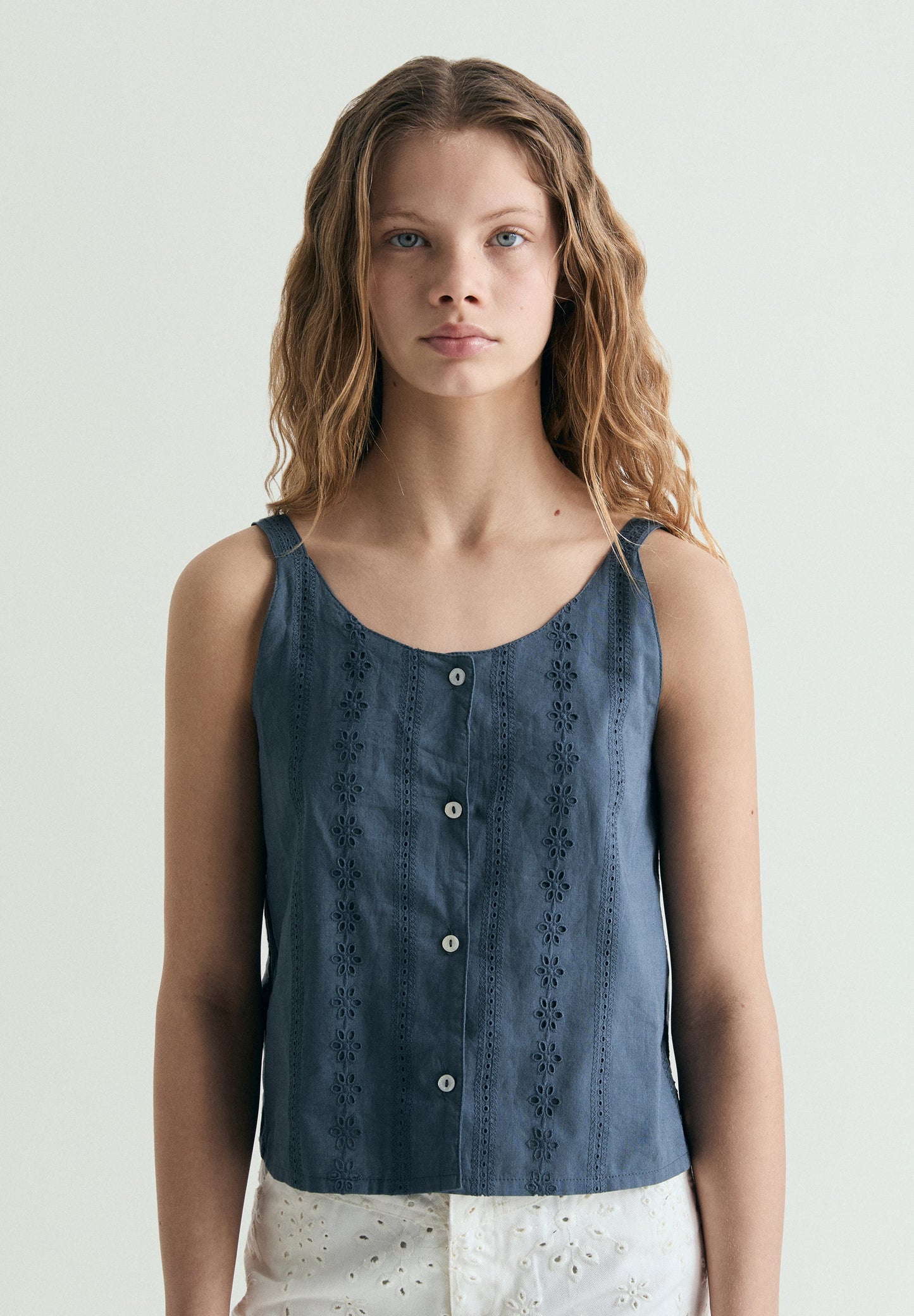 TOP IN COTONE CON RICAMI