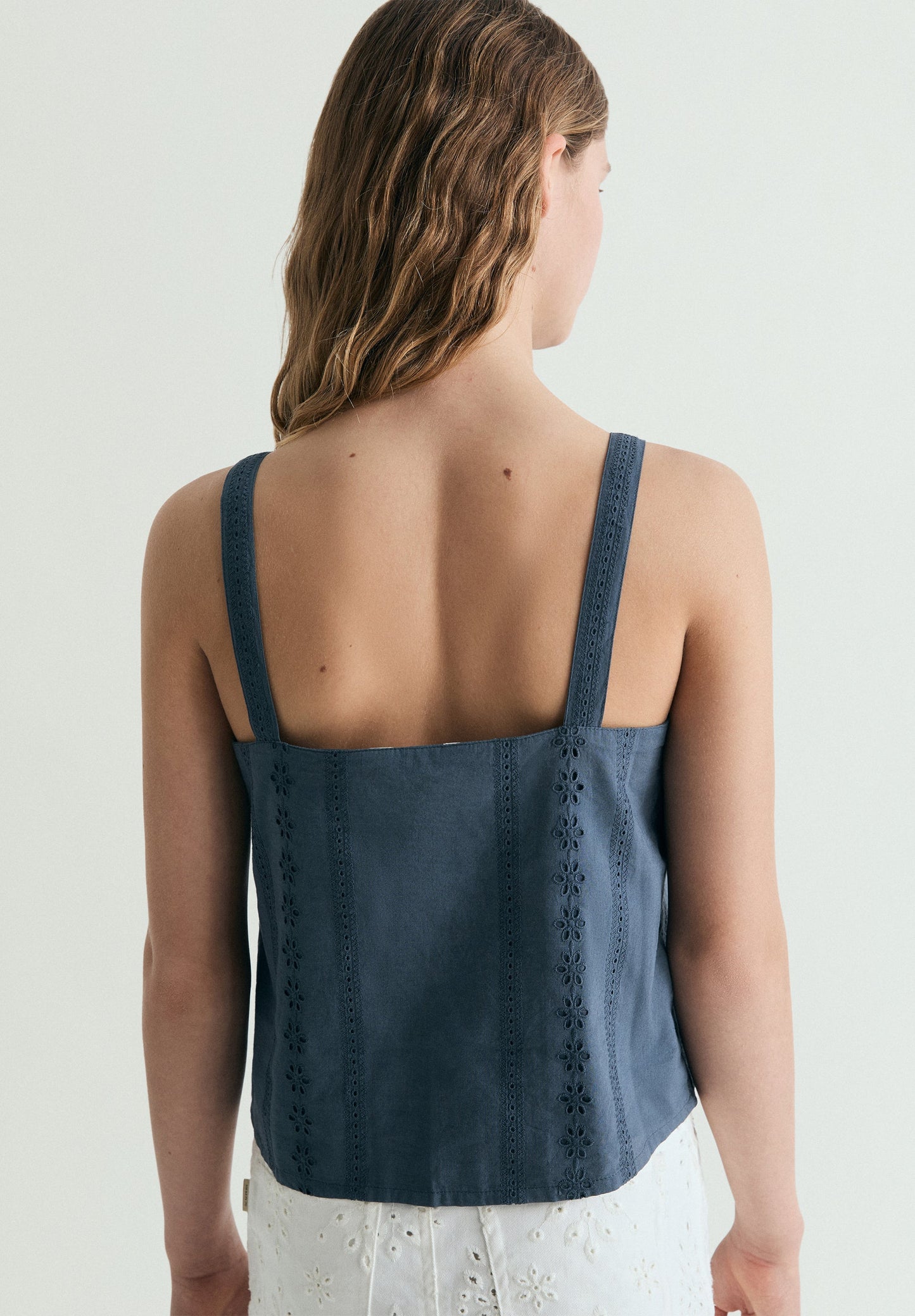 TOP IN COTONE CON RICAMI