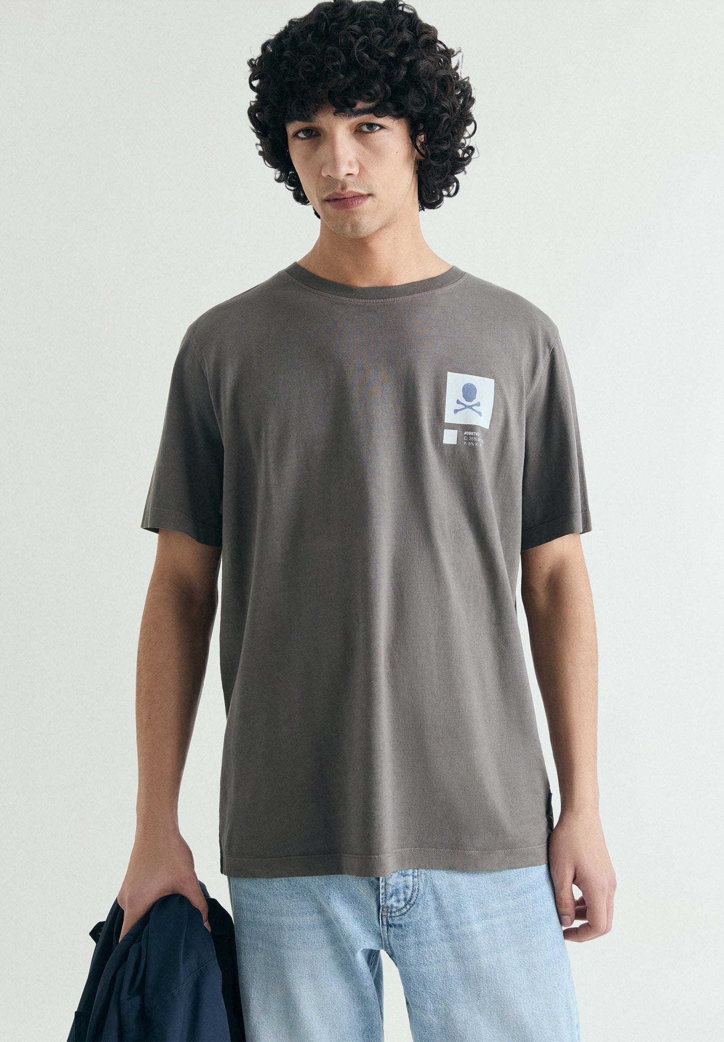 T-SHIRT MIT PRINT IN VERWASCHENER OPTIK