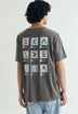 T-SHIRT MIT PRINT IN VERWASCHENER OPTIK