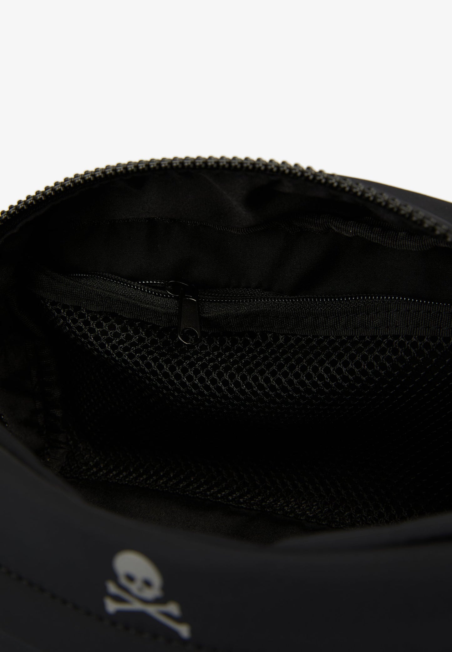 TECHNICAL TOILETRY BAG WITH SKULL