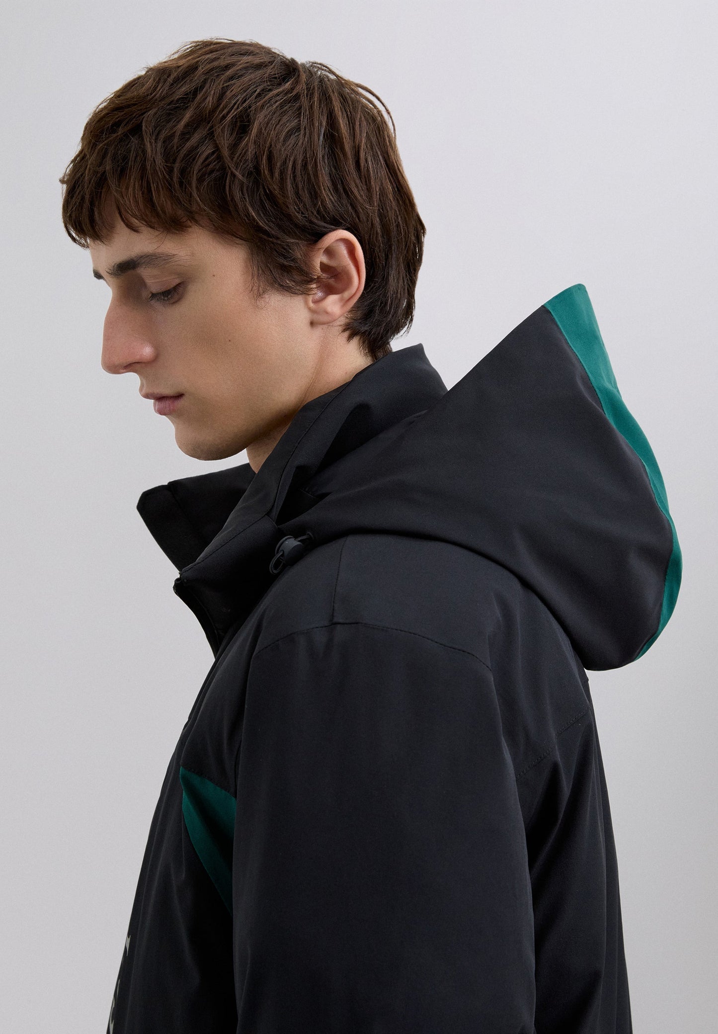 ZWEIFARBIGE SKIJACKE IM CARDIGAN-STIL