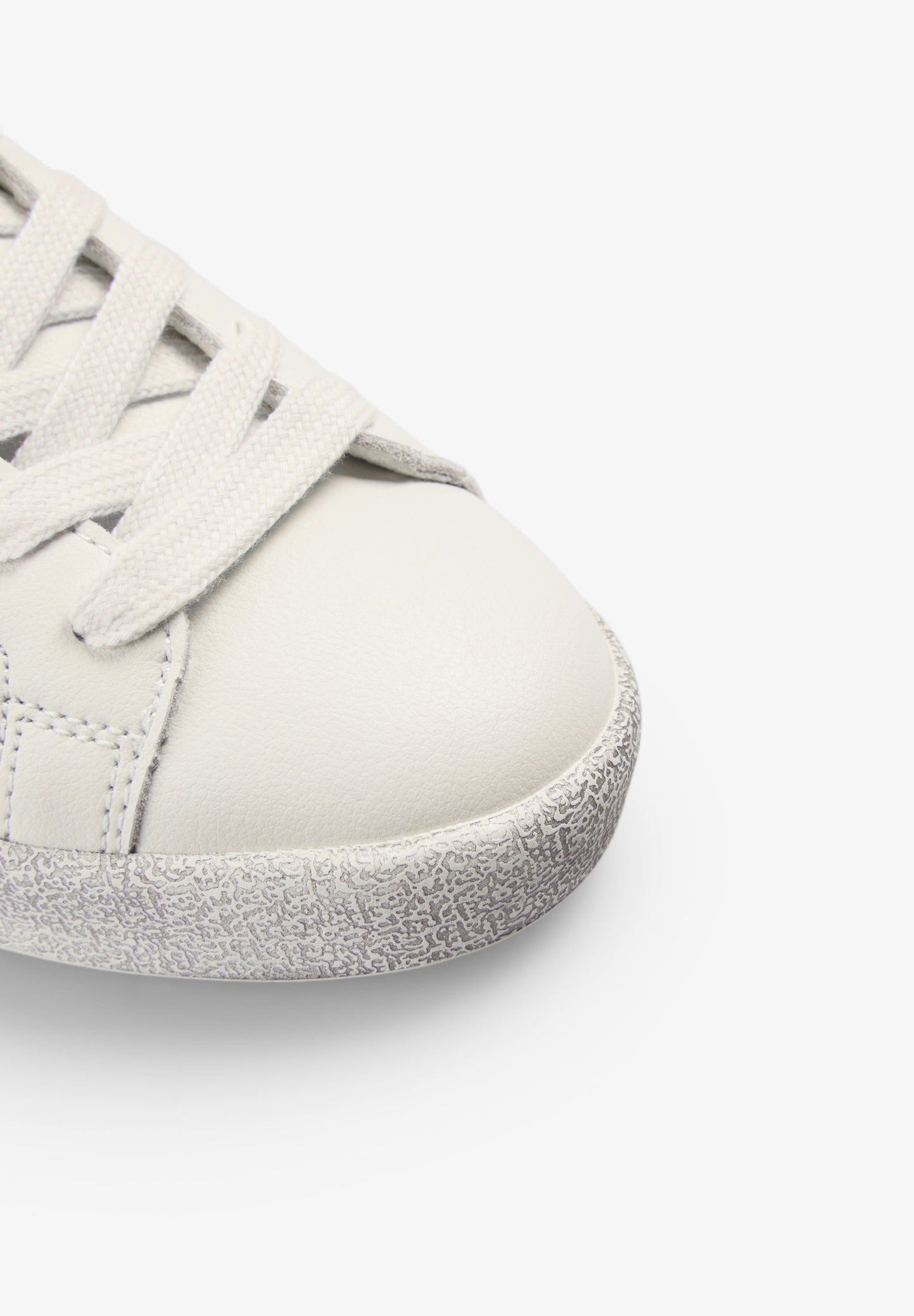 SNEAKER AUS FARBLICH ABGESETZTEM METALLIC-LEDER