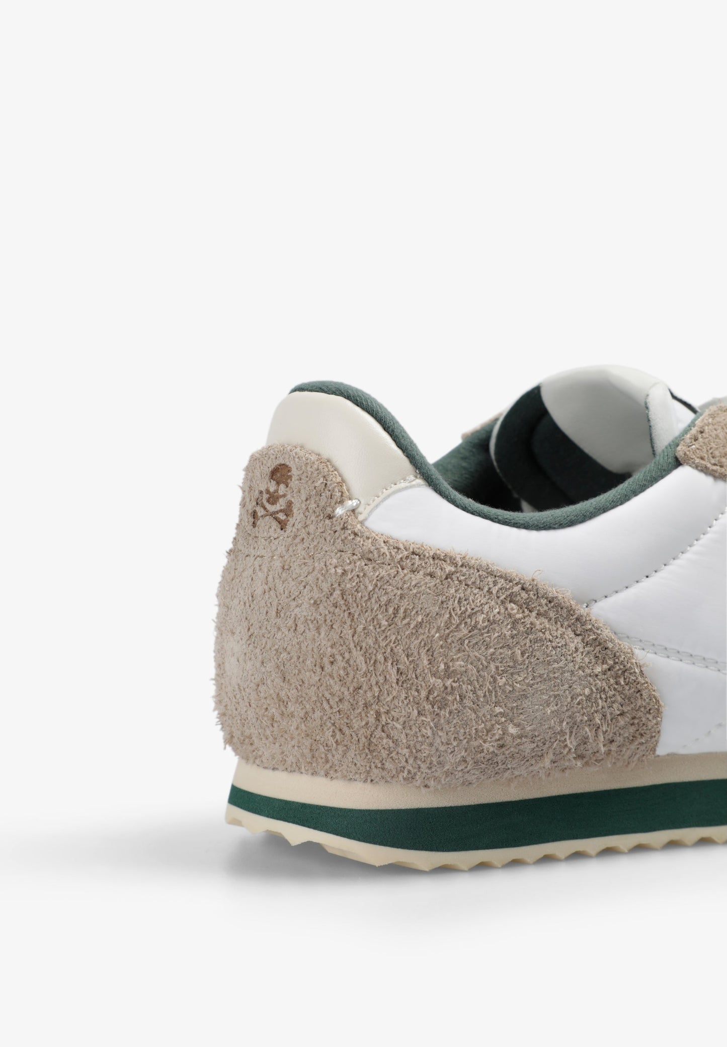 SNEAKER IM RETRO-STIL MIT TOTENKOPF