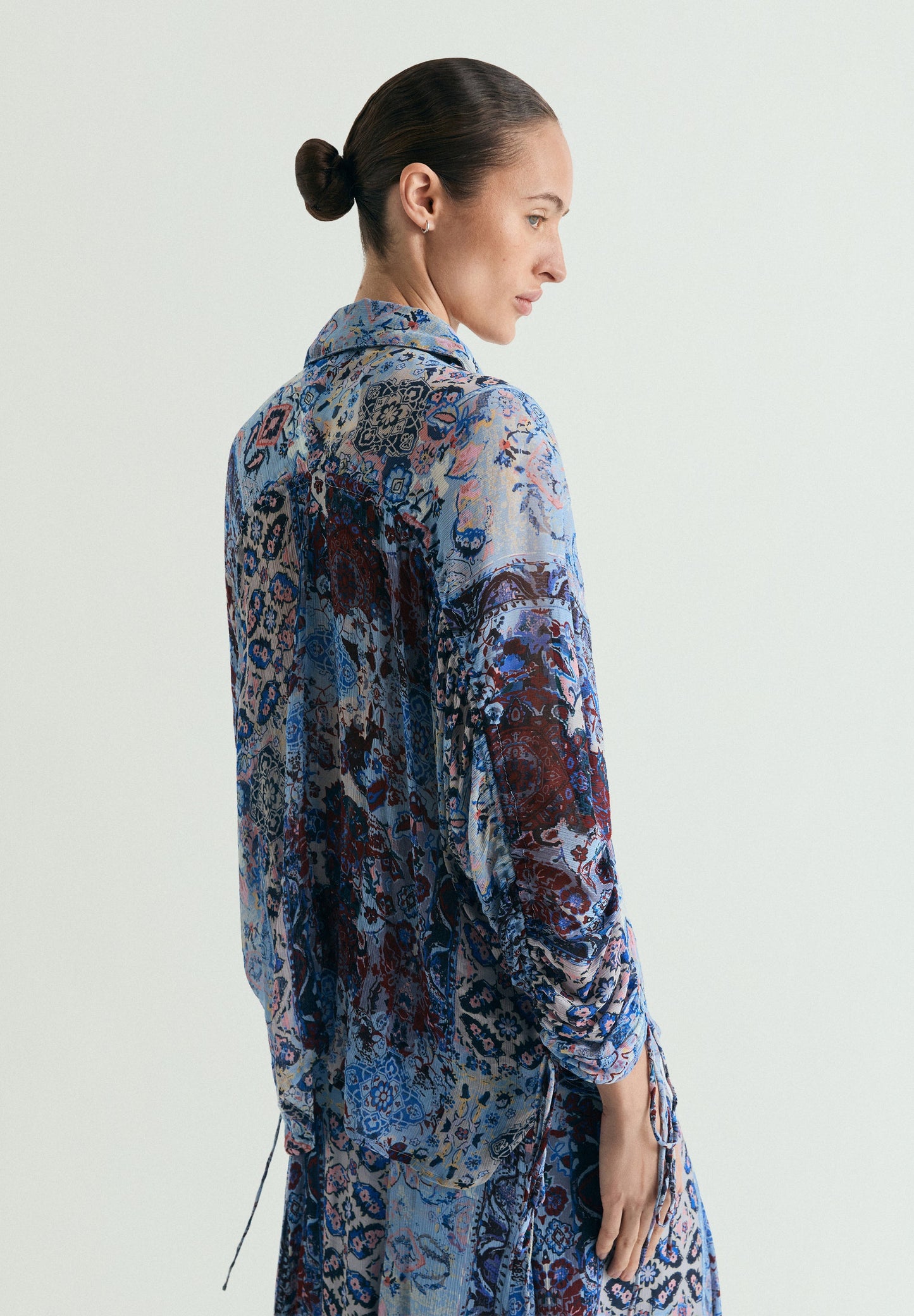 FLIESSENDE BLUSE MIT PRINT