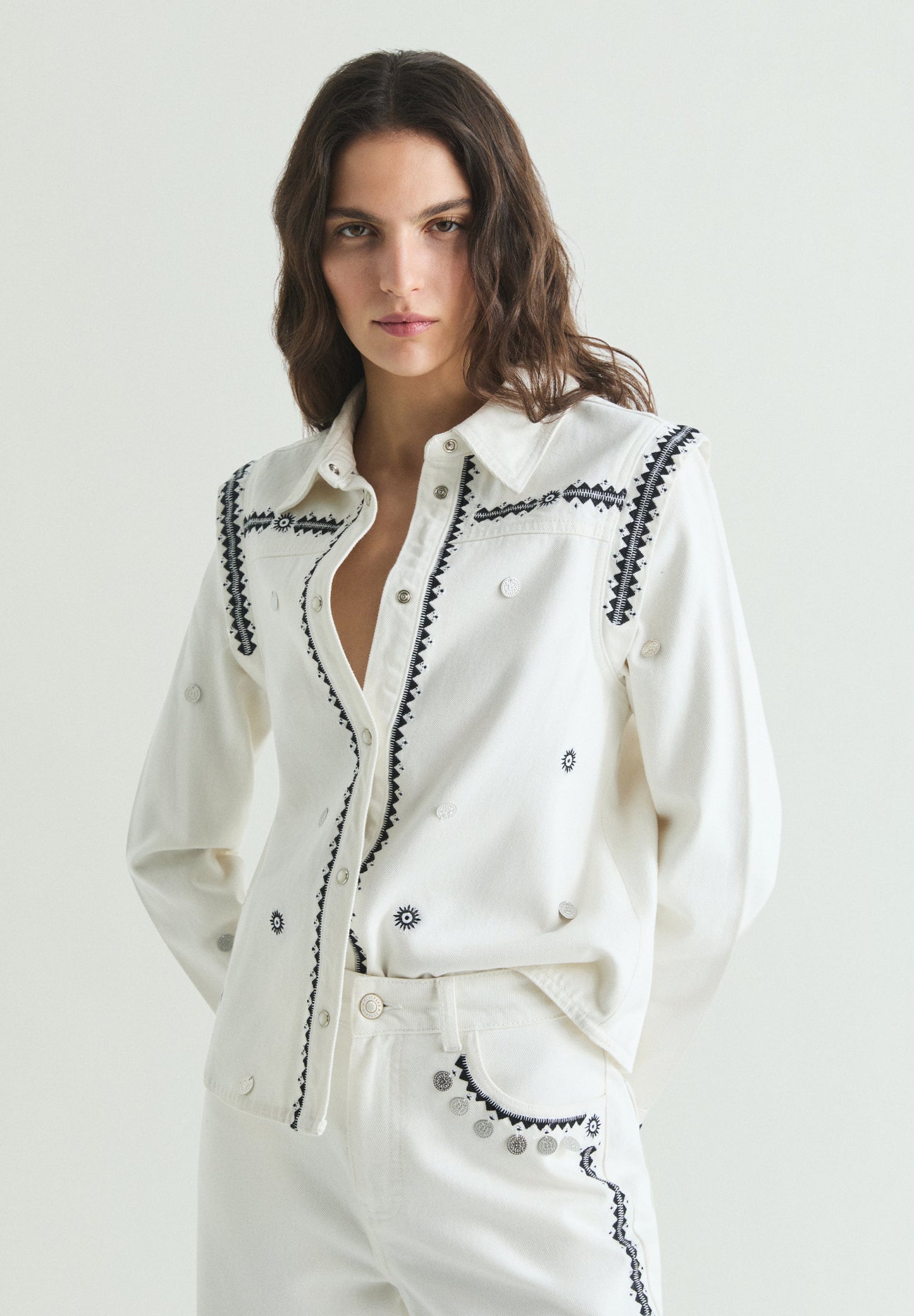 DENIMHEMD MIT ETHNIC-PRINT