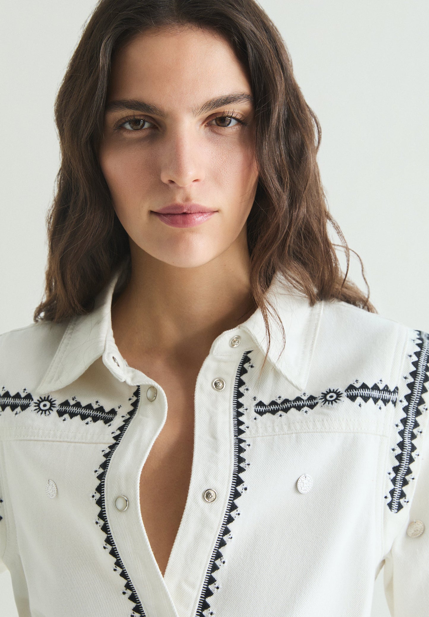 DENIMHEMD MIT ETHNIC-PRINT