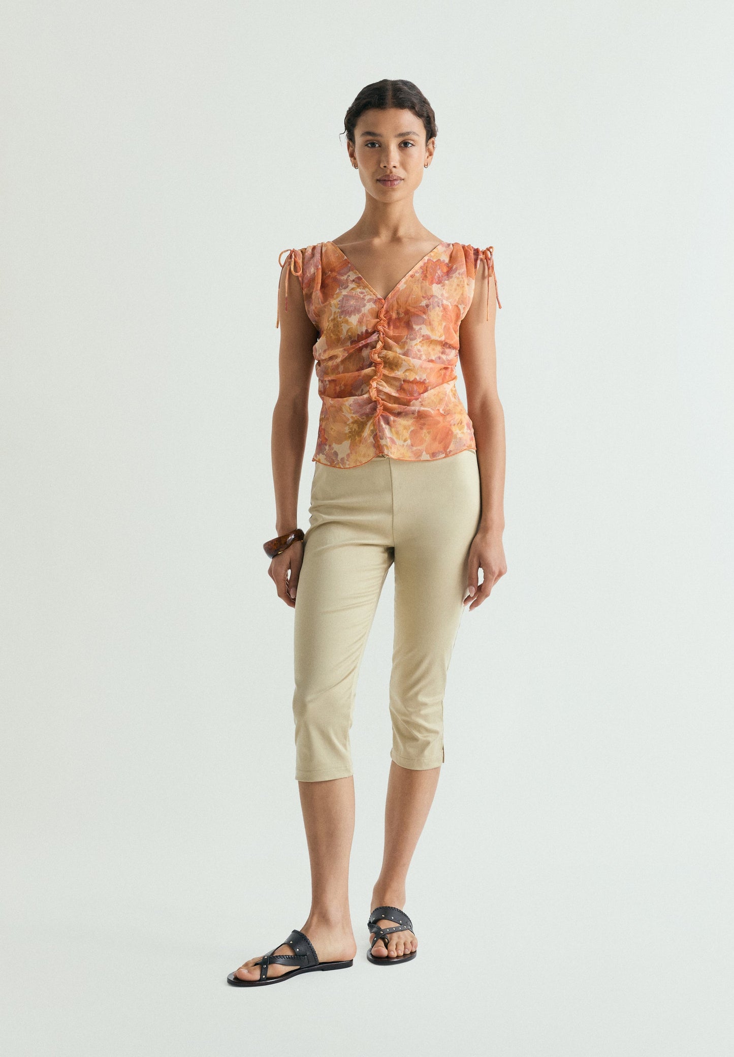 BLUSE MIT RAFFUNGEN UND BLUMENMUSTER