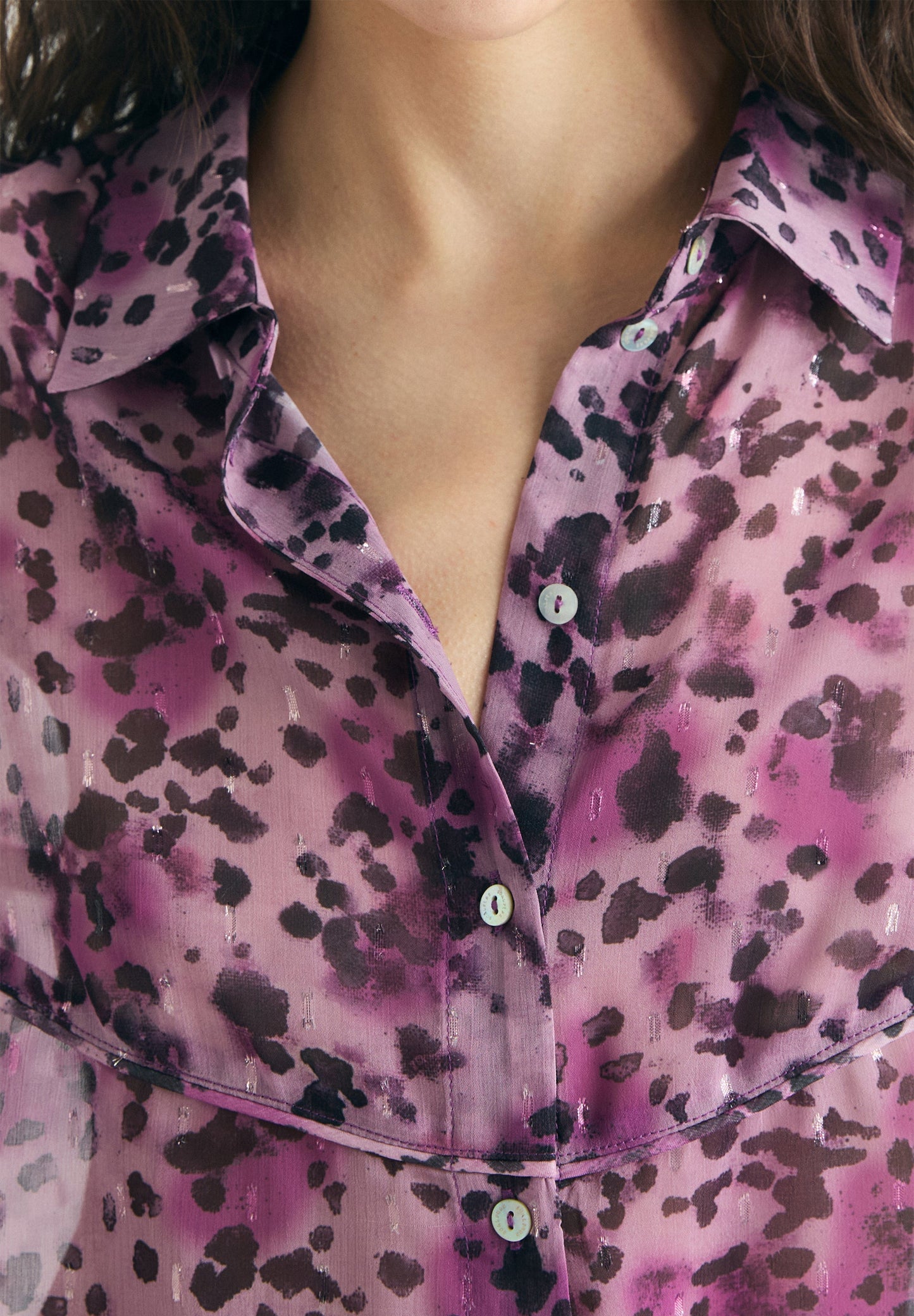 ANIMAL PRINT FLUID BLOUSE