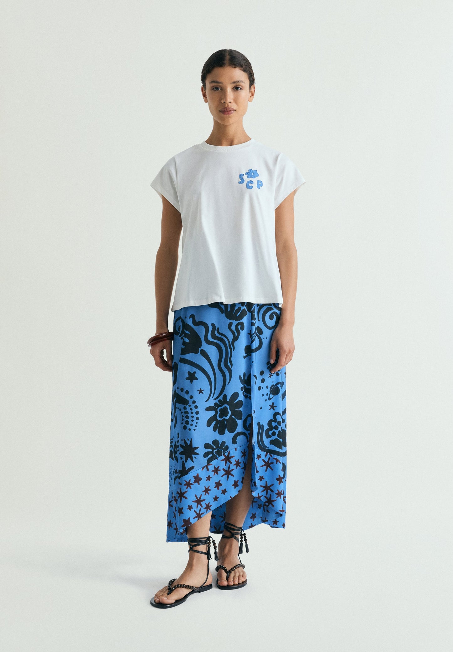 EMBROIDERED PATCH T-SHIRT