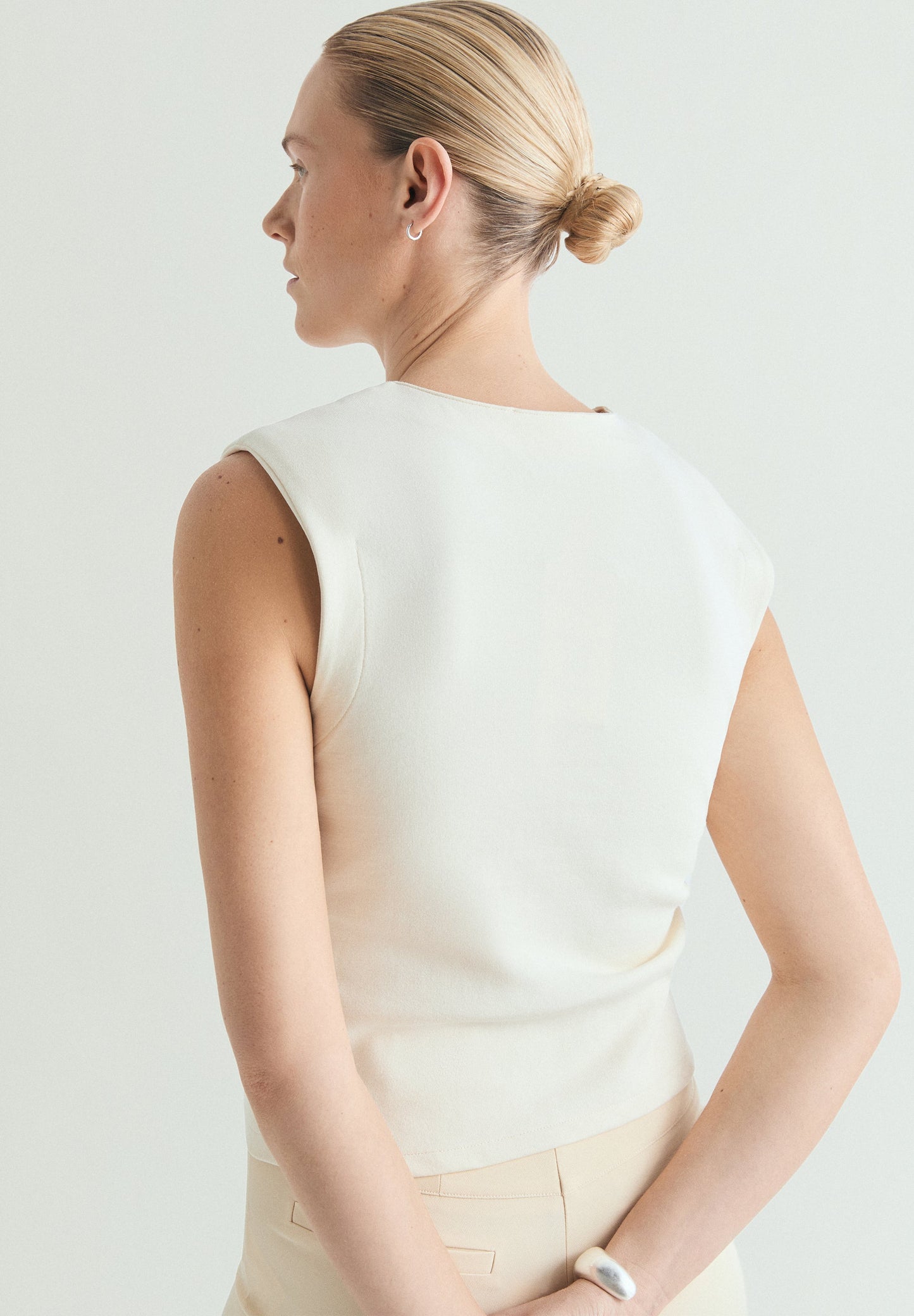 ASYMMETRIC KNOT T-SHIRT