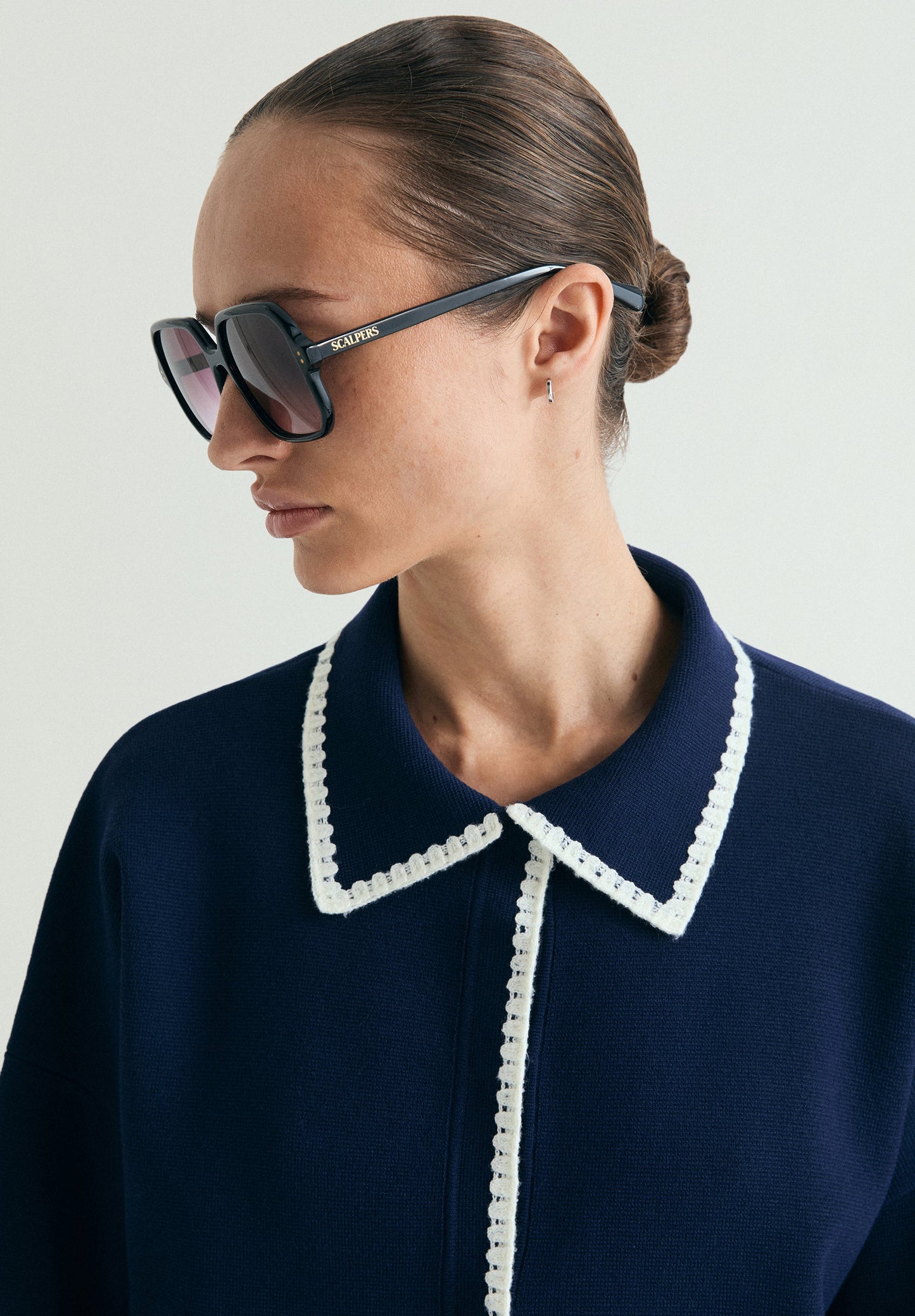 FEINSTRICK-CARDIGAN MIT KONTRASTFARBEN