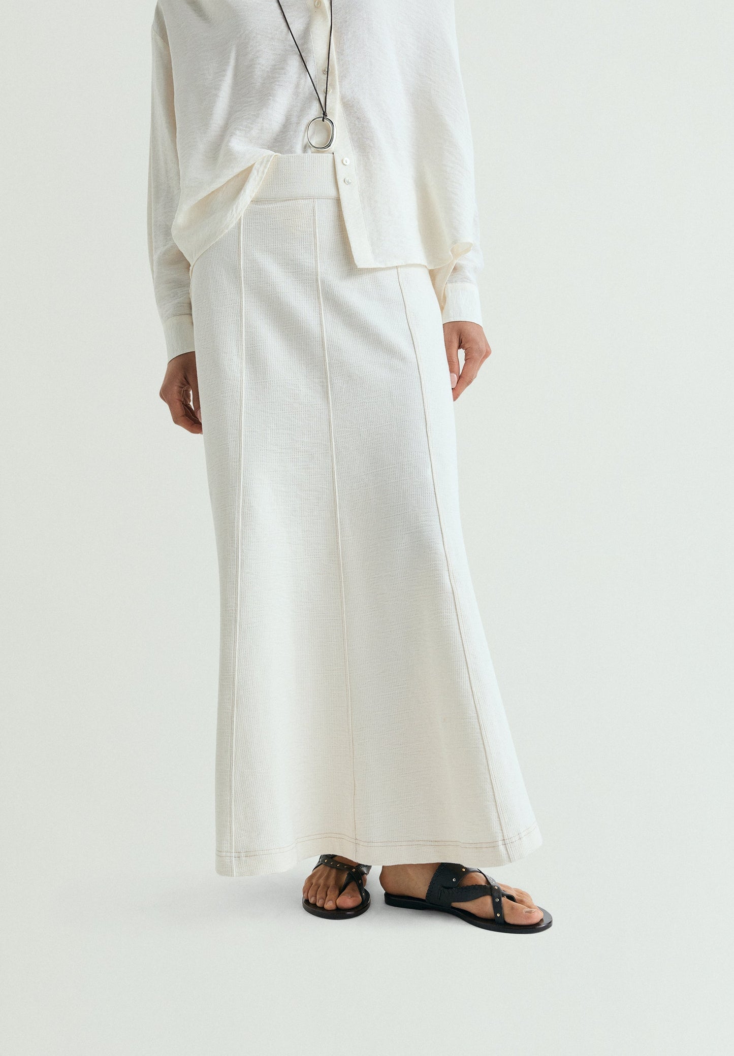 TEXTURED MIDI SKIRT