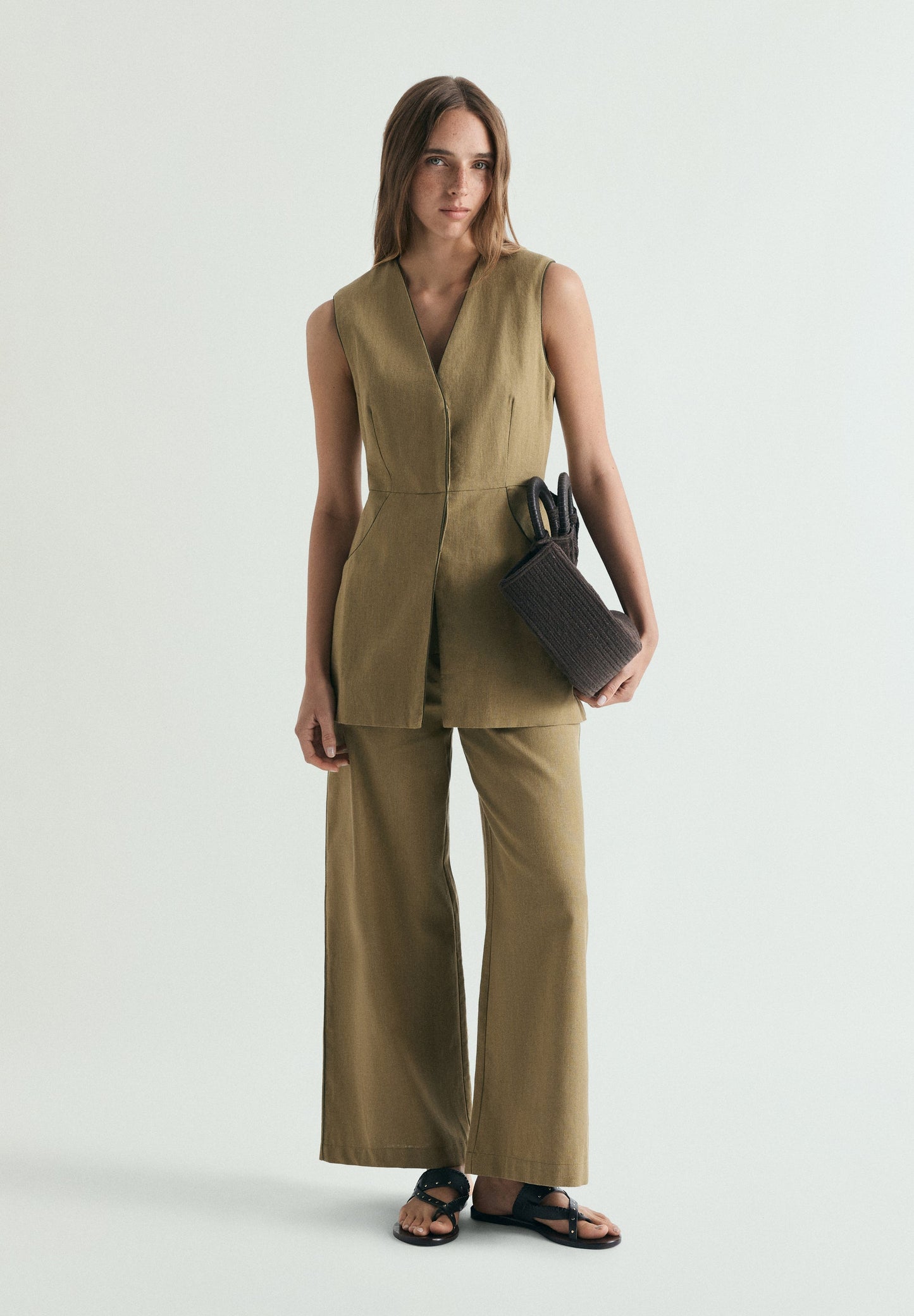 TROUSERS WITH CONTRAST POCKETS