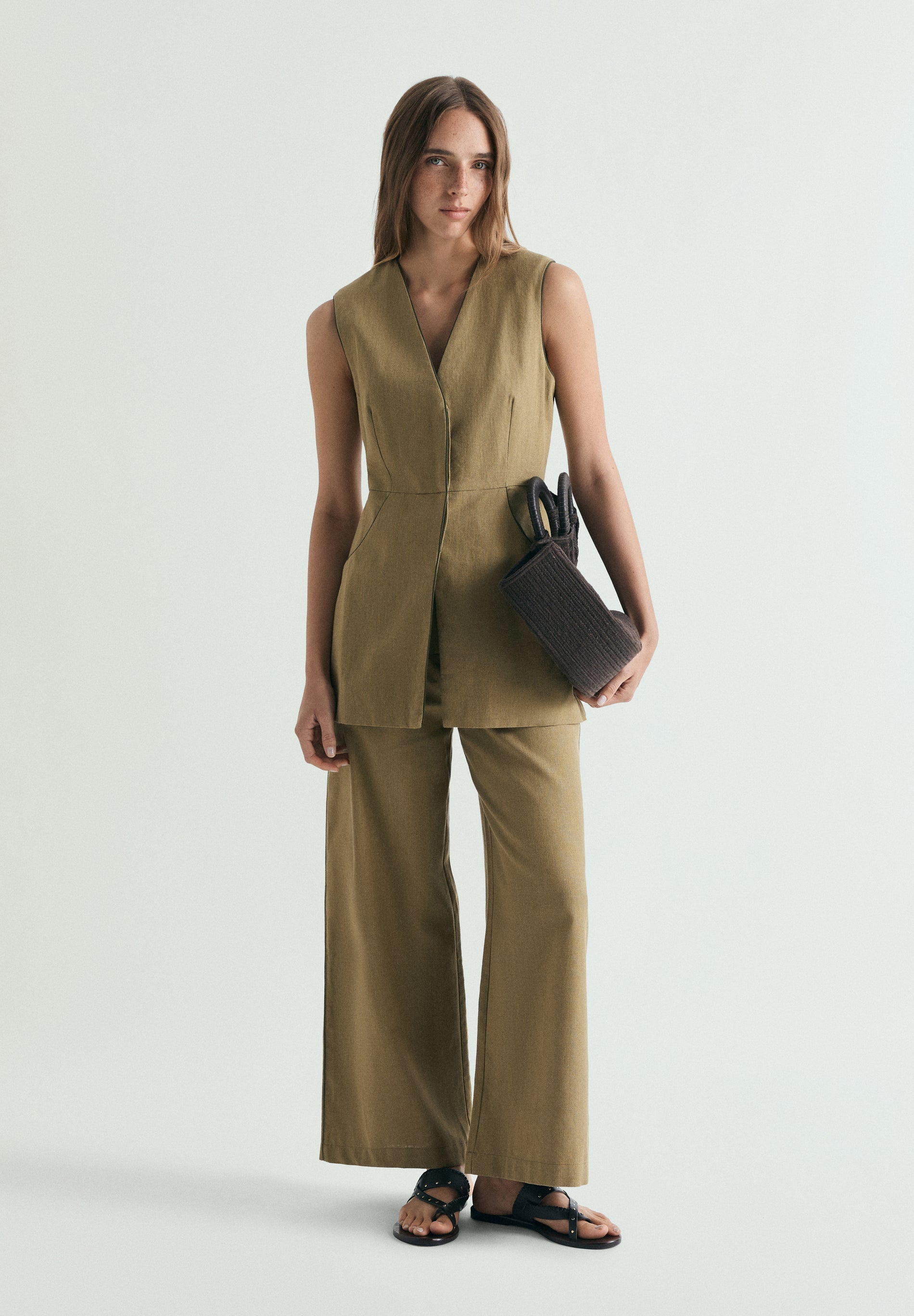TROUSERS WITH CONTRAST POCKETS