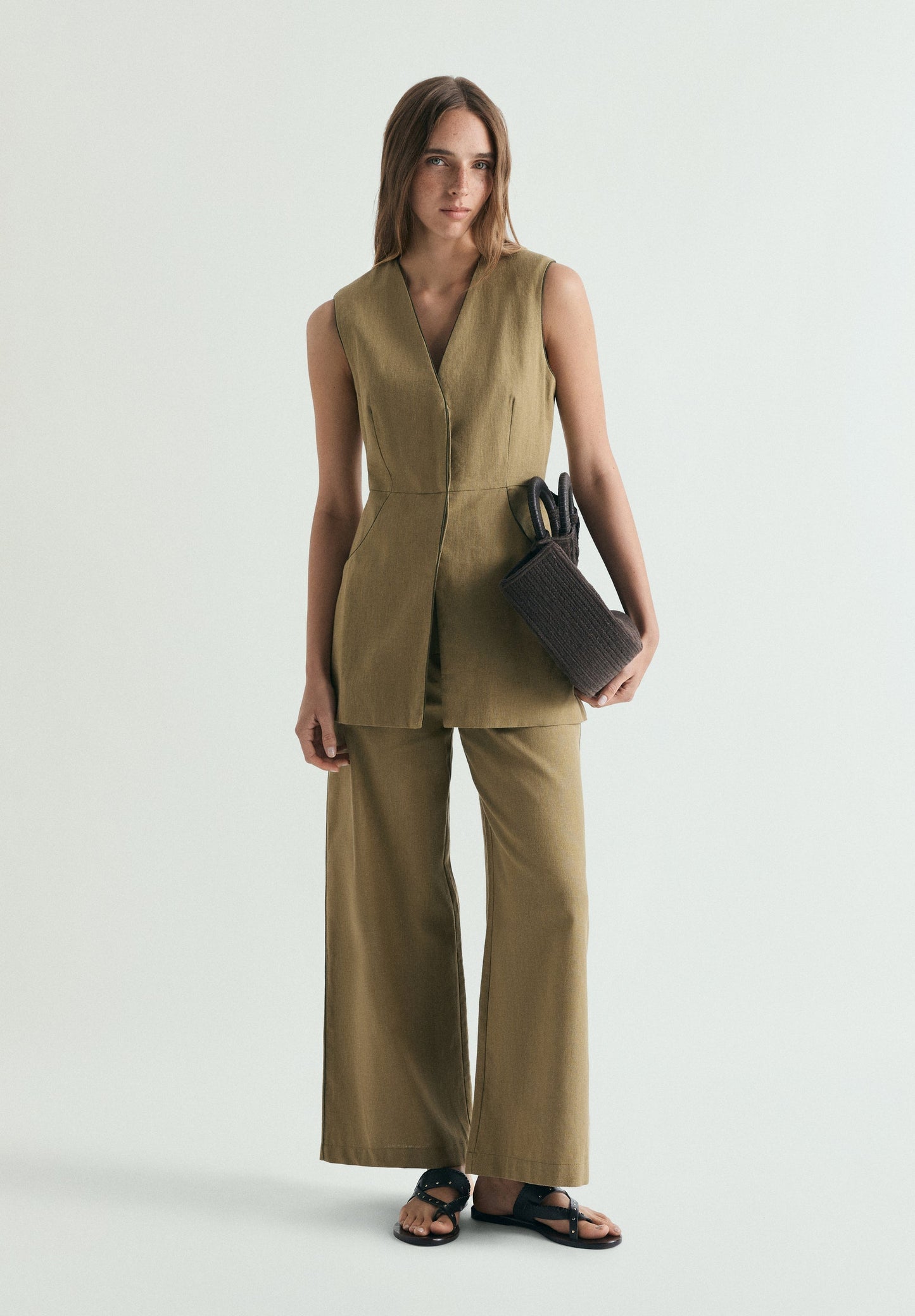 TROUSERS WITH CONTRAST POCKETS