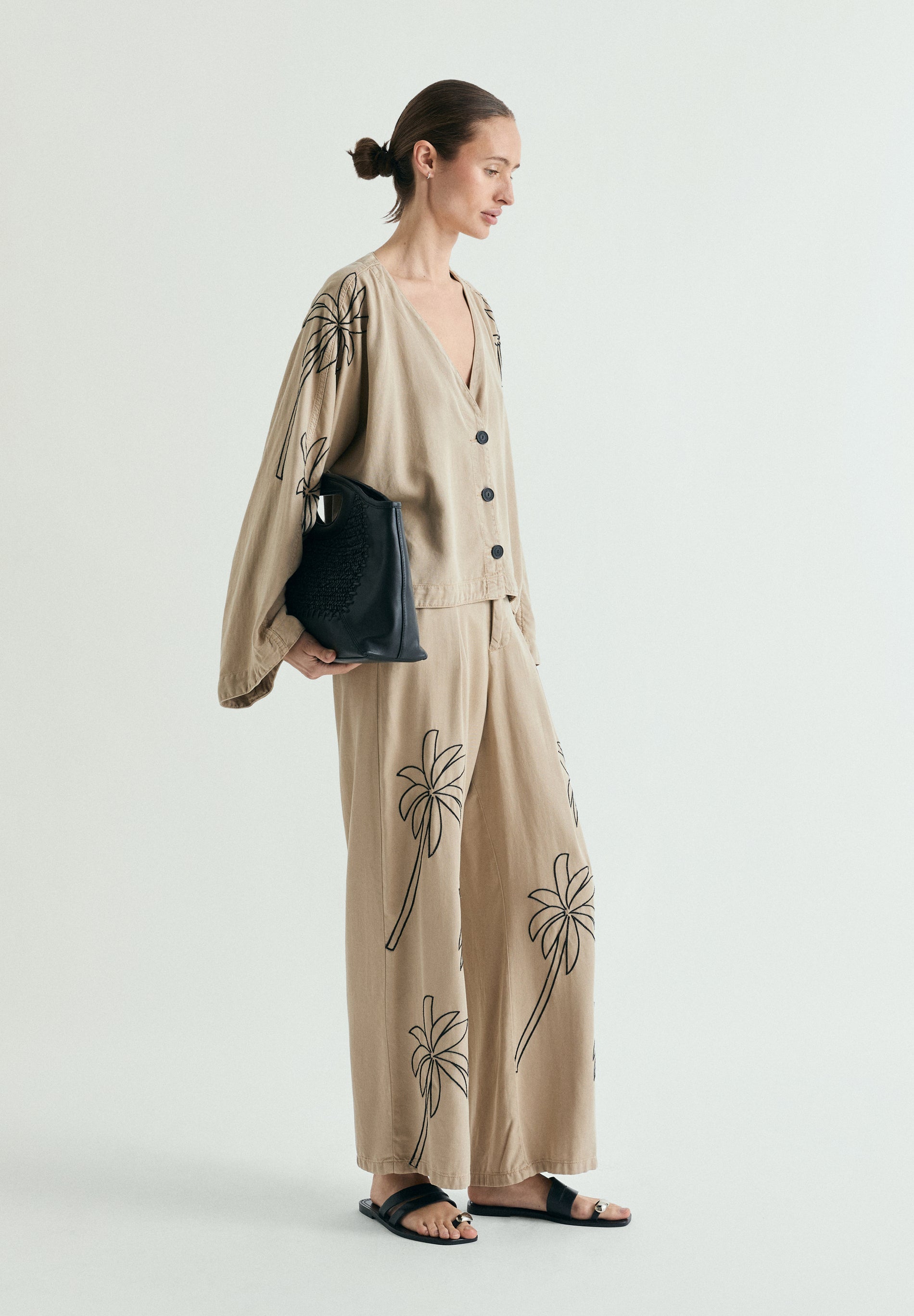 EMBROIDERED FLOWING TROUSERS