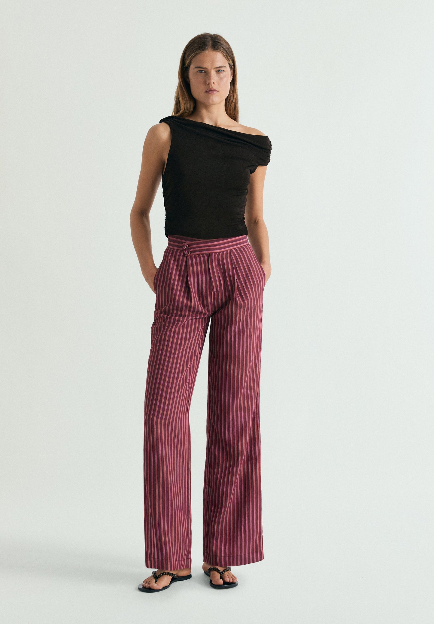 HOSE MIT STREIFEN´UND LEINEN