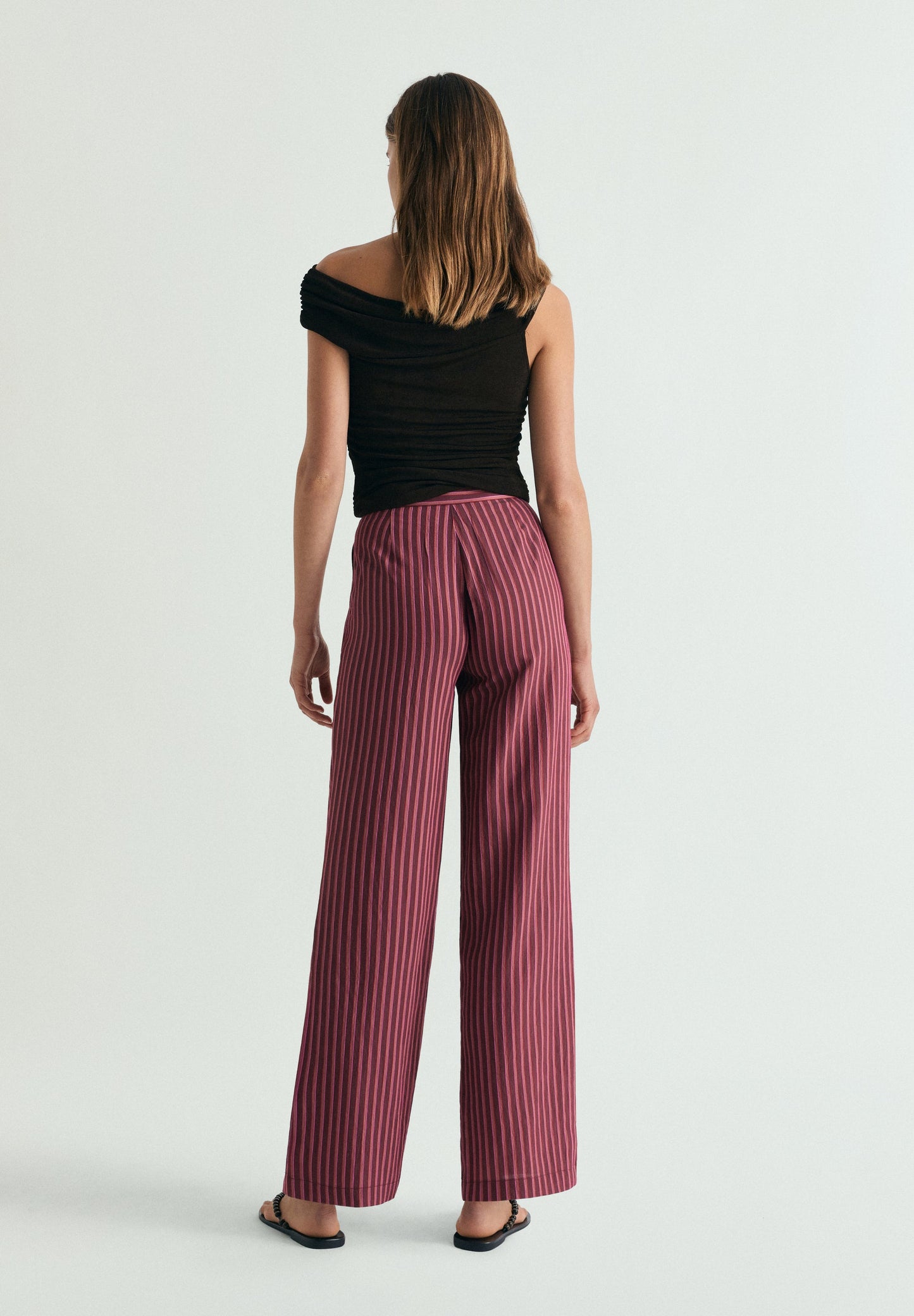 HOSE MIT STREIFEN´UND LEINEN