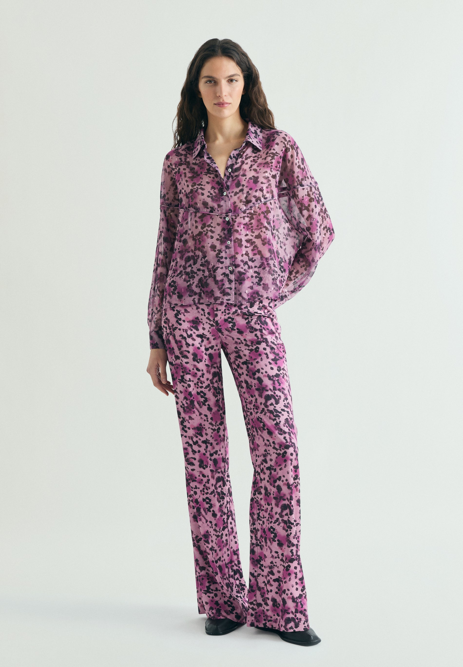 FLIESSENDE HOSE MIT ANIMAL-PRINT