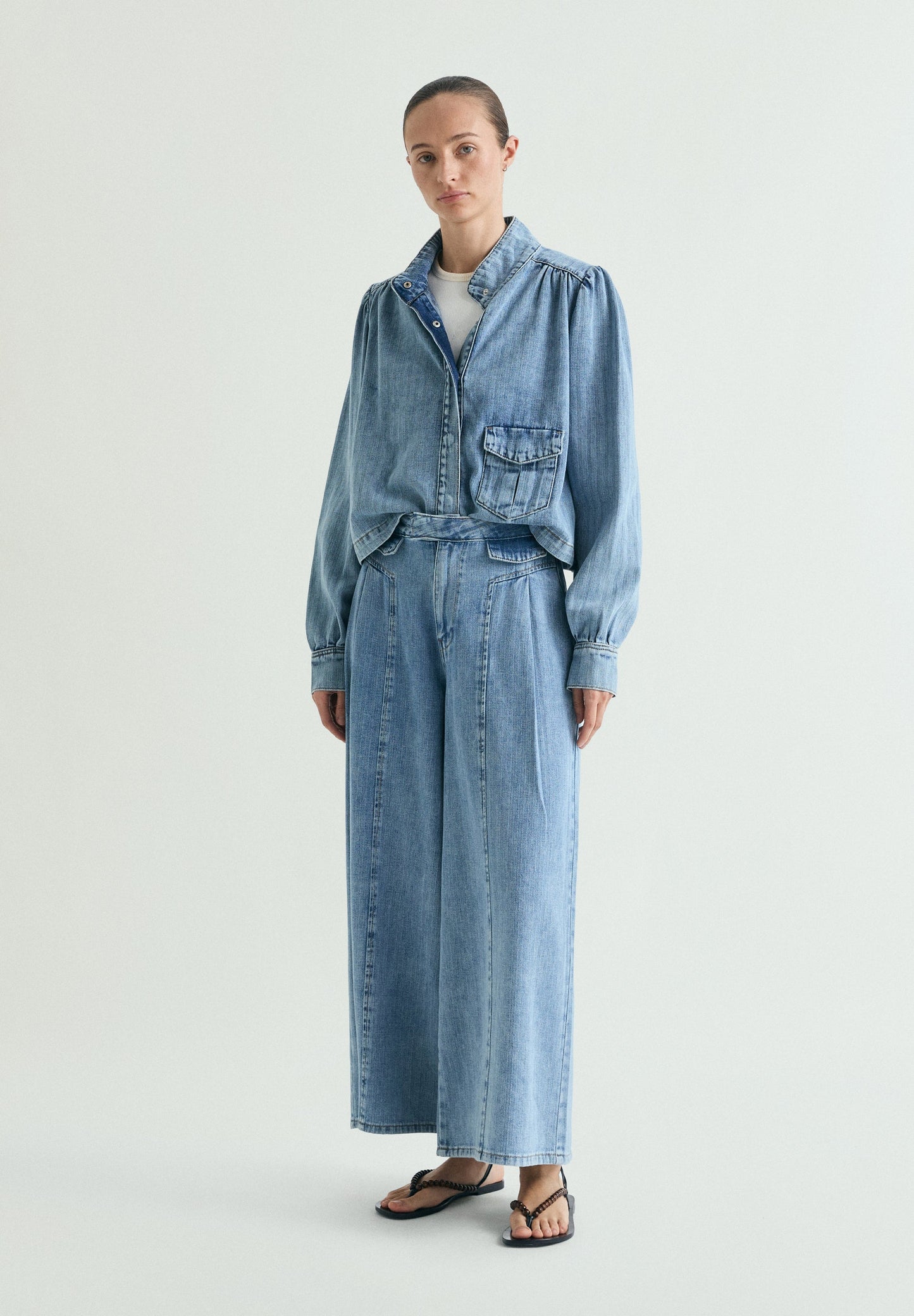 WIDE LEG JEANS WITH FADED EFFECT