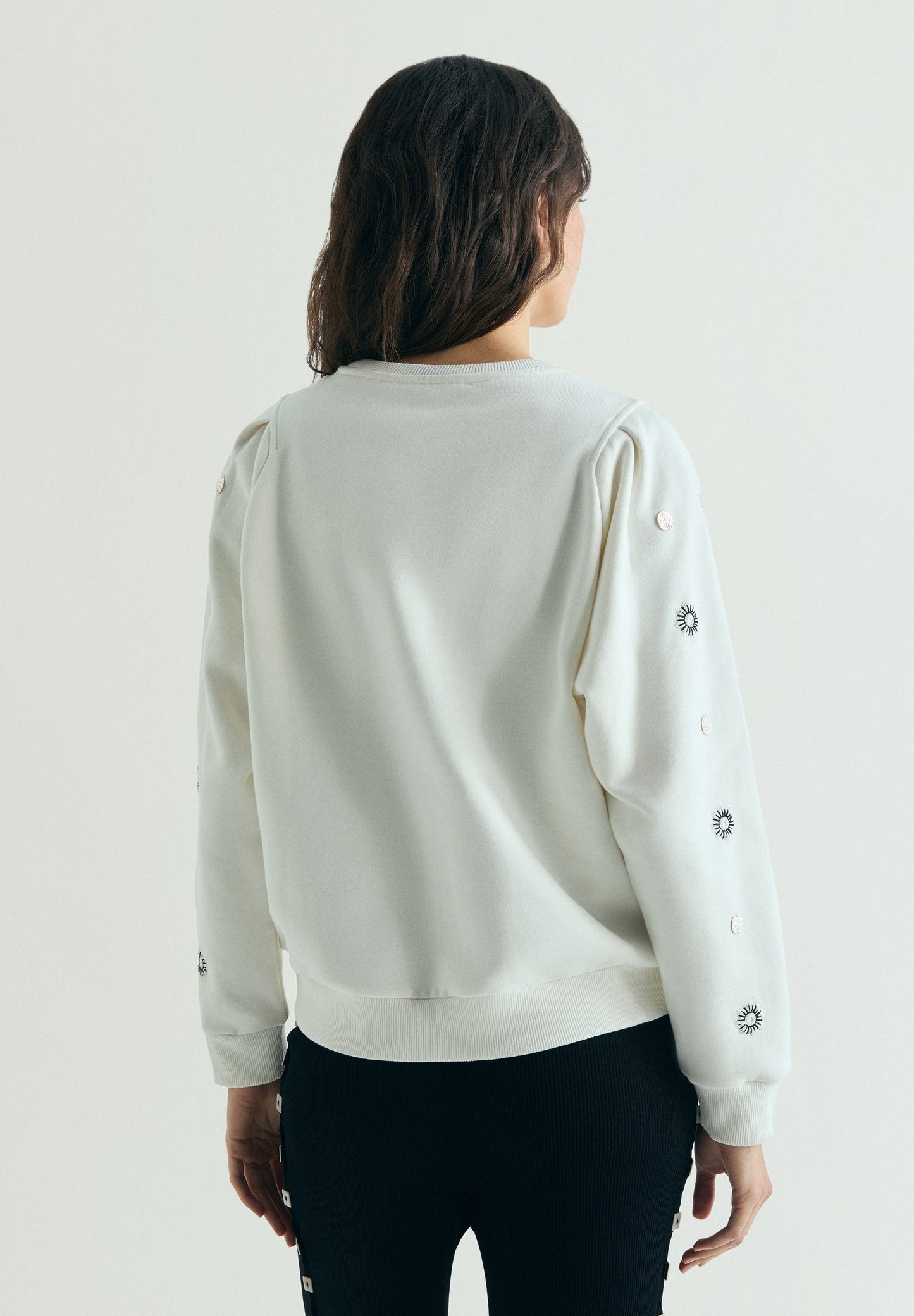 SWEAT BRODÉ APPLIQUES