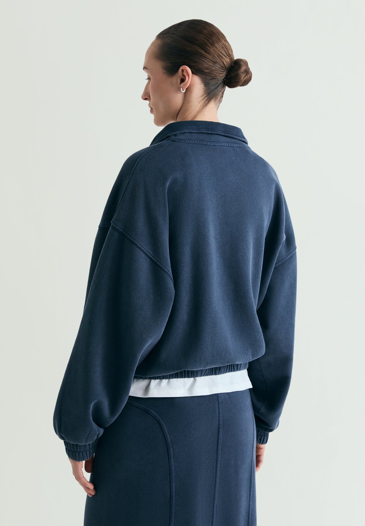 BEQUEMER HOODY IN VERWASCHENER OPTIK