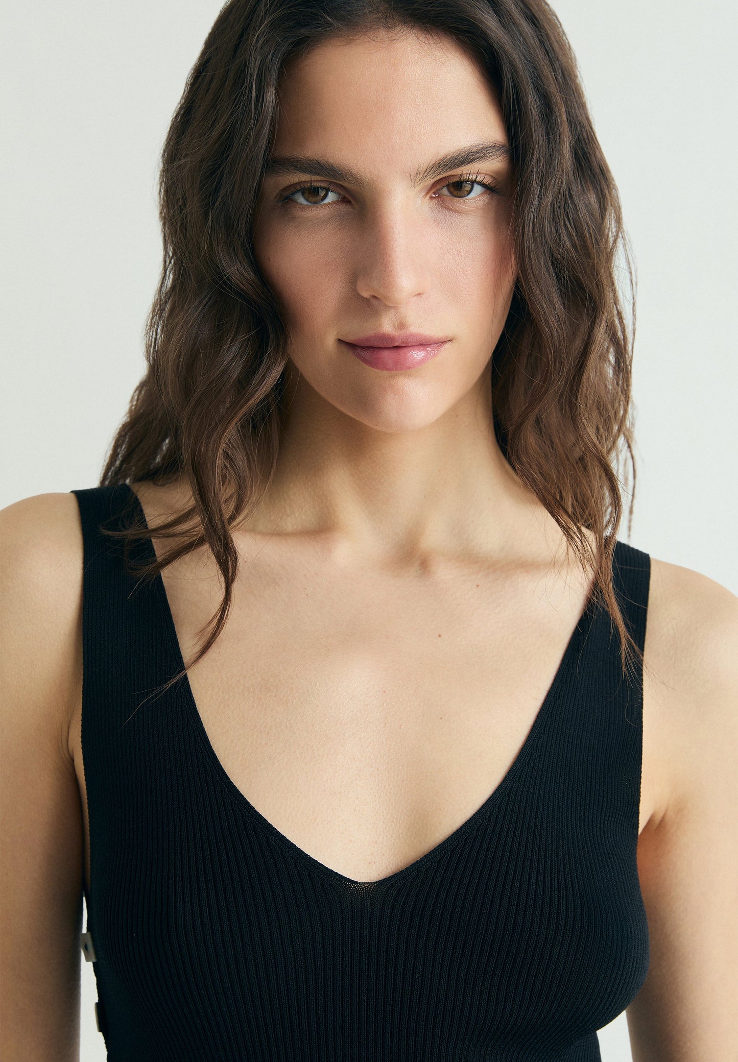 TOP ASYMÉTRIQUE EN MAILLE APPLIQUES