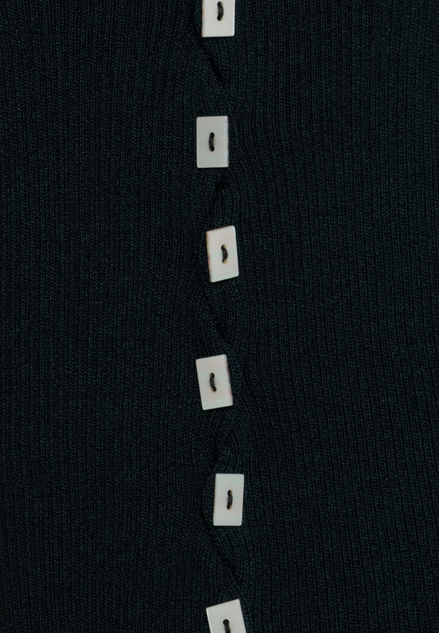 TOP ASYMÉTRIQUE EN MAILLE APPLIQUES