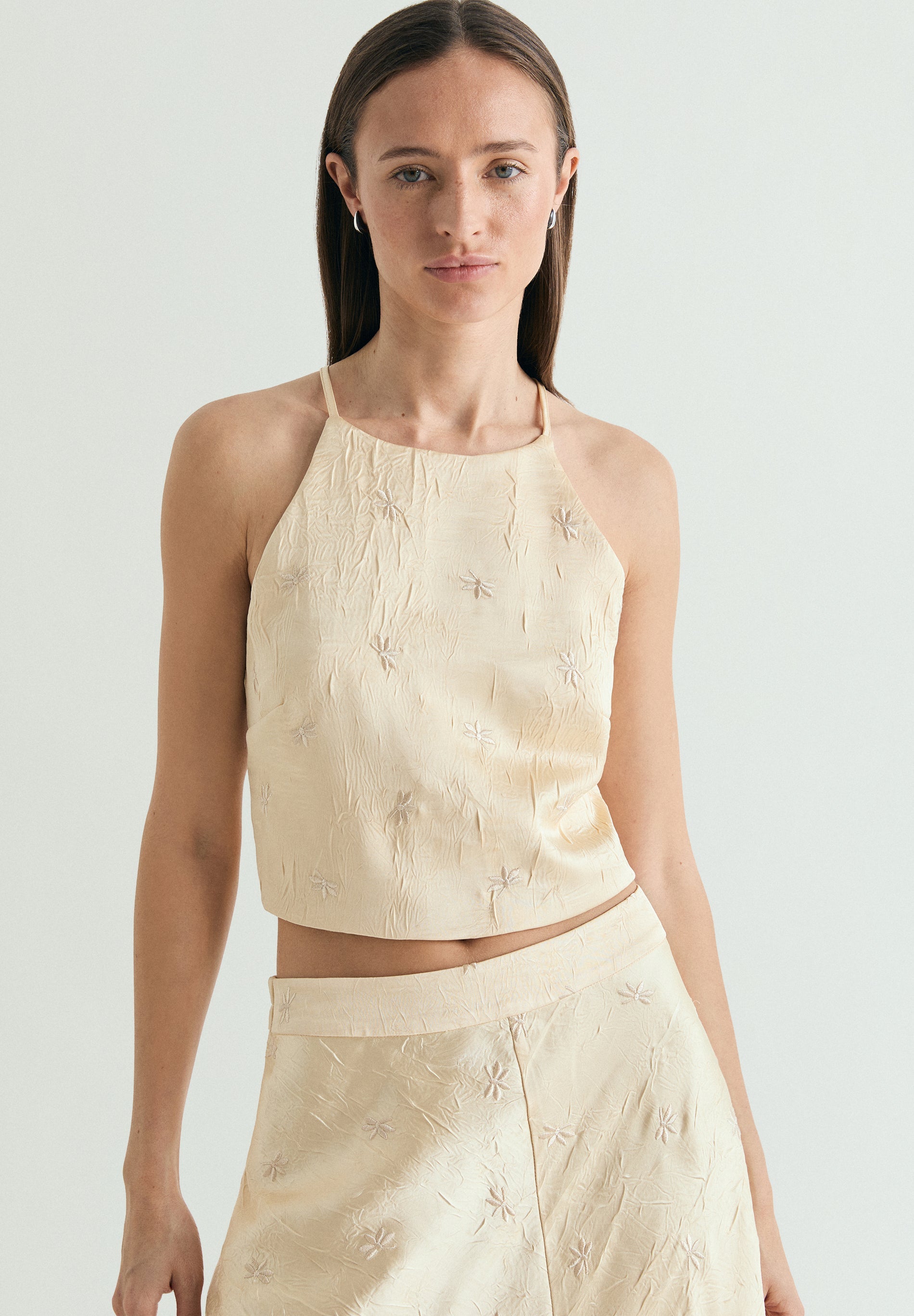 NECKHOLDER-TOP MIT STICKEREI