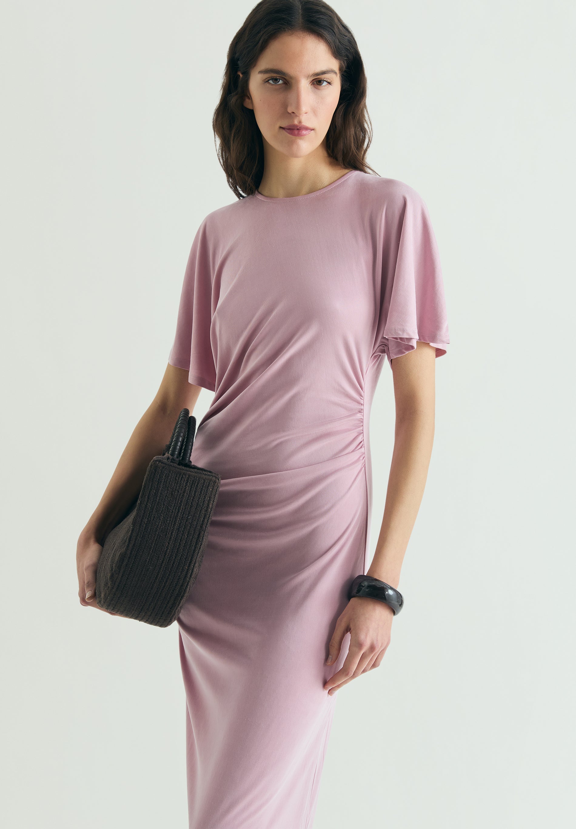 KLEID AUS CUPRO MIT RAFFUNGEN