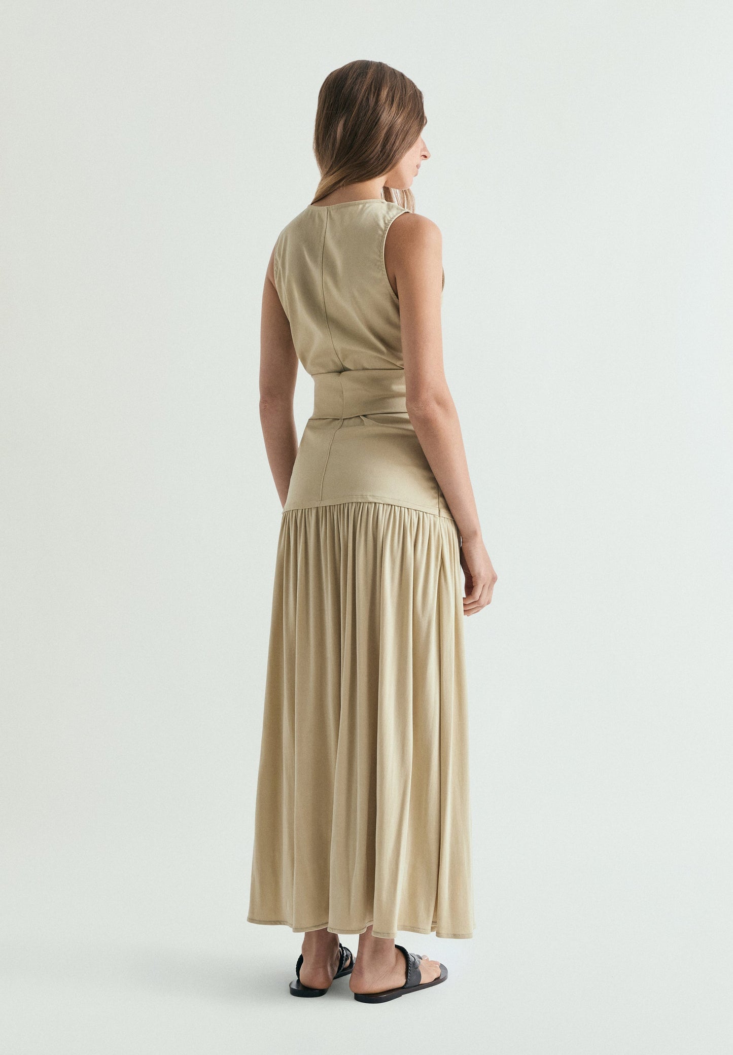 ROBE MIDI DRAPÉE AVEC DÉTAIL MÉTALLIQUE