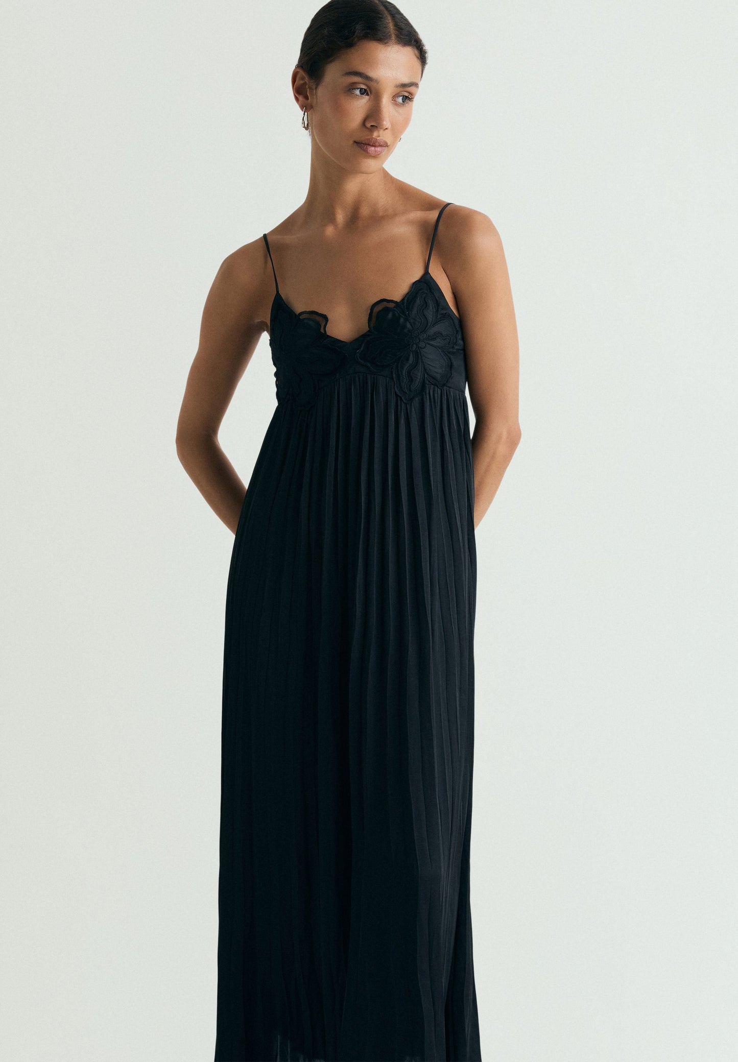 VESTITO MIDI CON DETTAGLIO FLOREALE