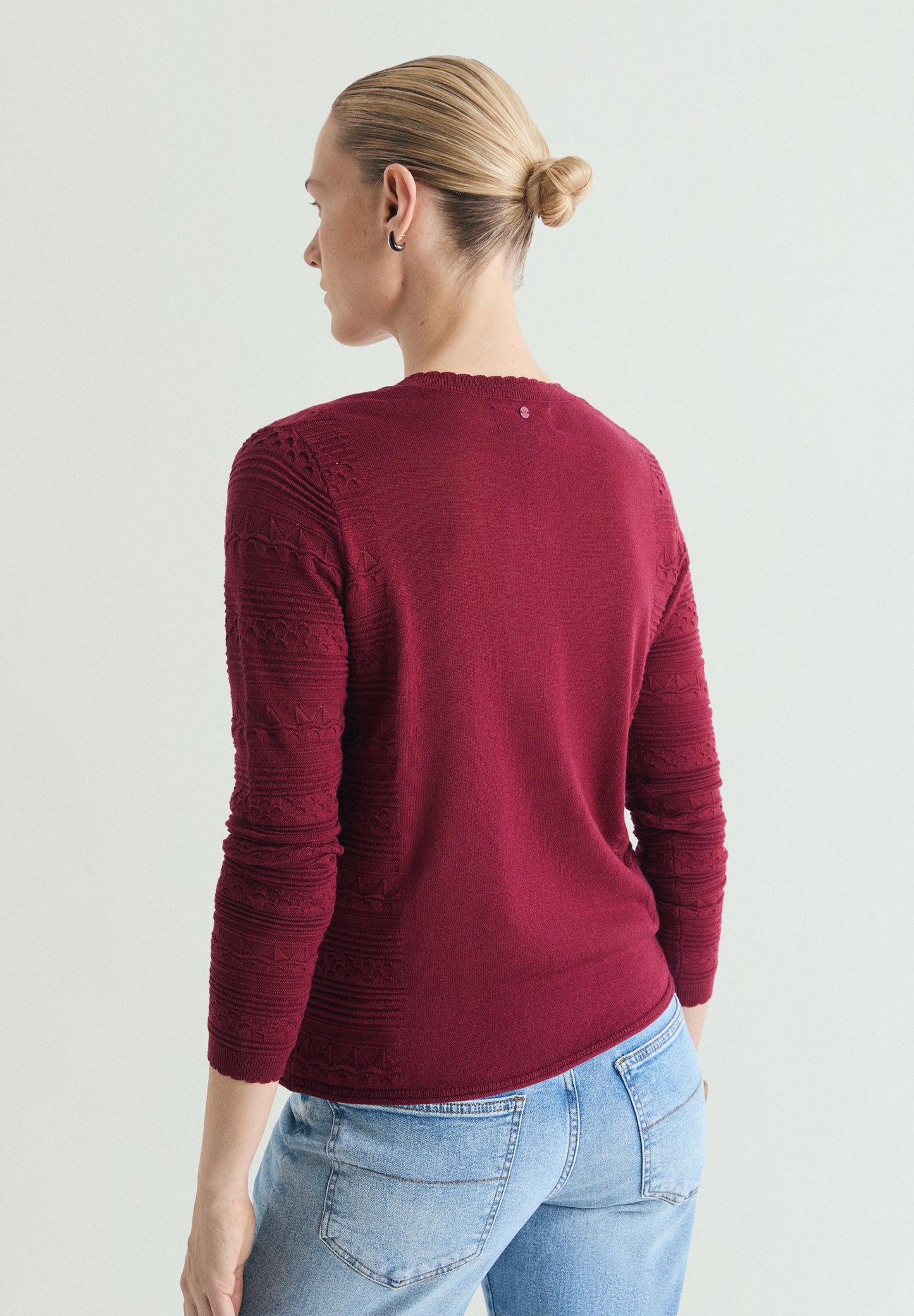 KNIT V-NECK SWEATER