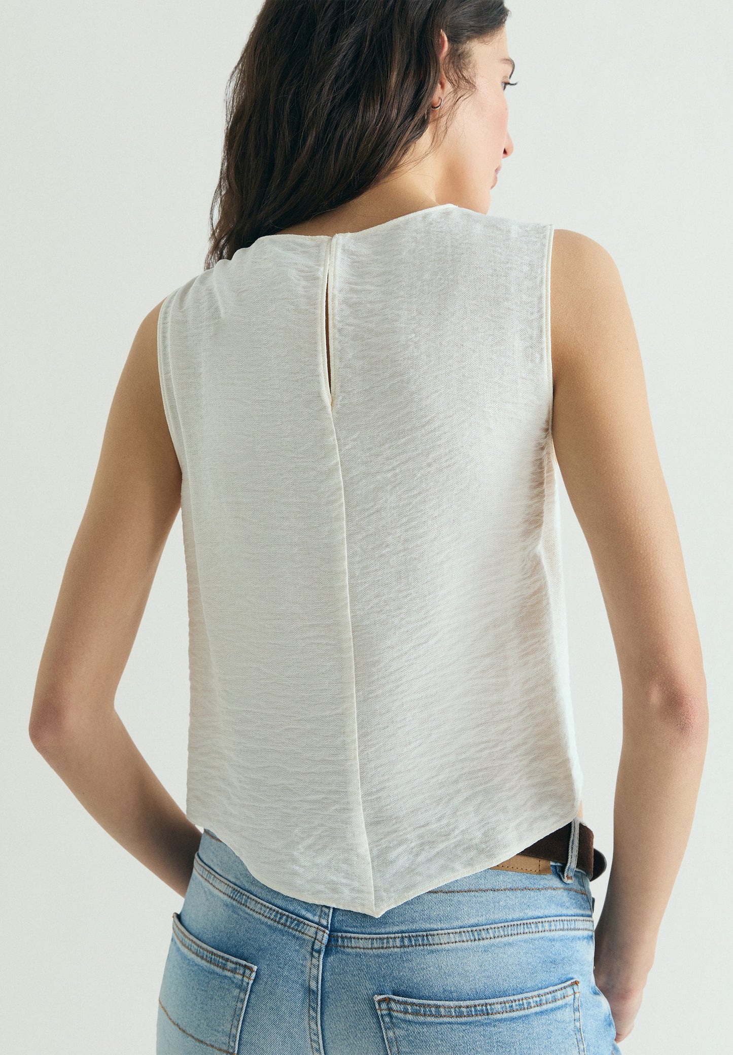 ASYMMETRISCHES TOP MIT KNOTEN