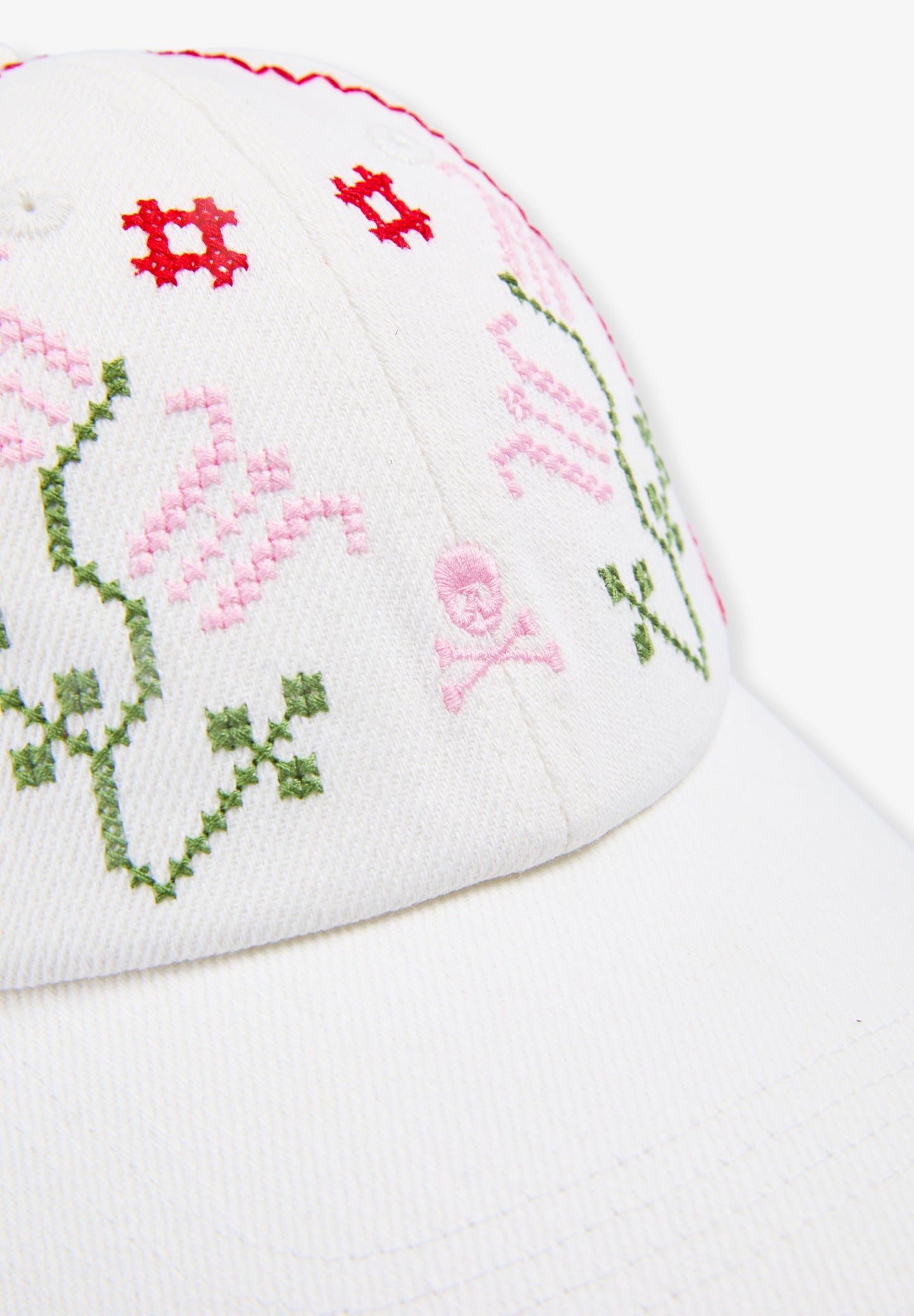 KAPPE MIT STICKEREIEN