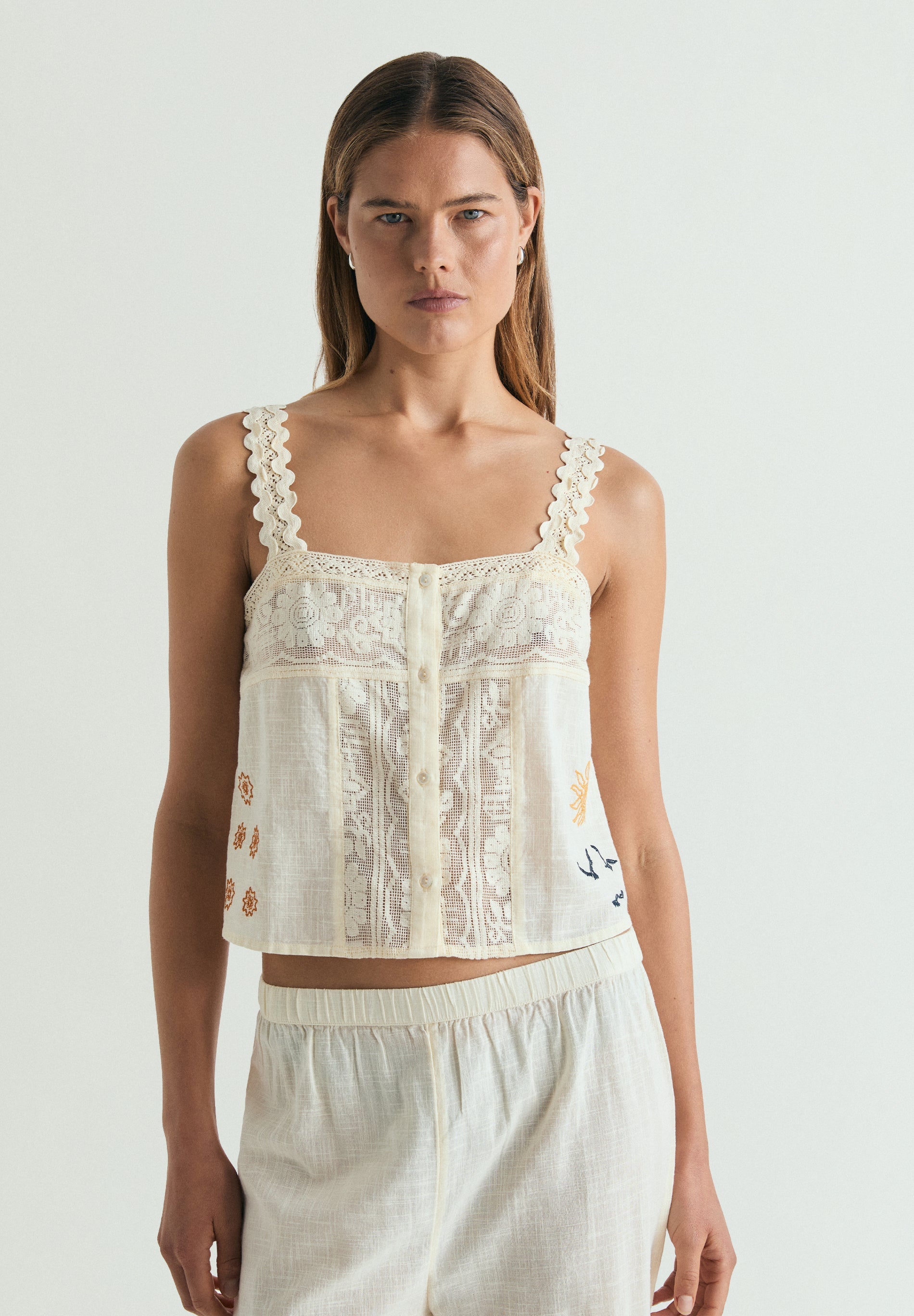 TOP BRODÉ DENTELLE