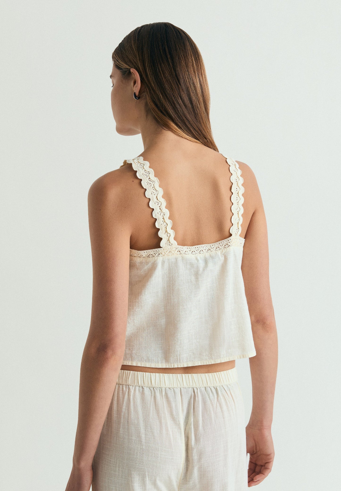 TOP BRODÉ DENTELLE