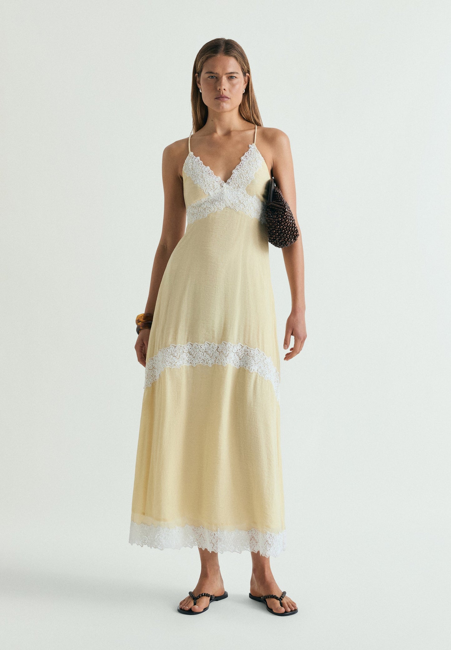 KLEID IN LINGERIE-OPTIK MIT SPITZENDETAIL