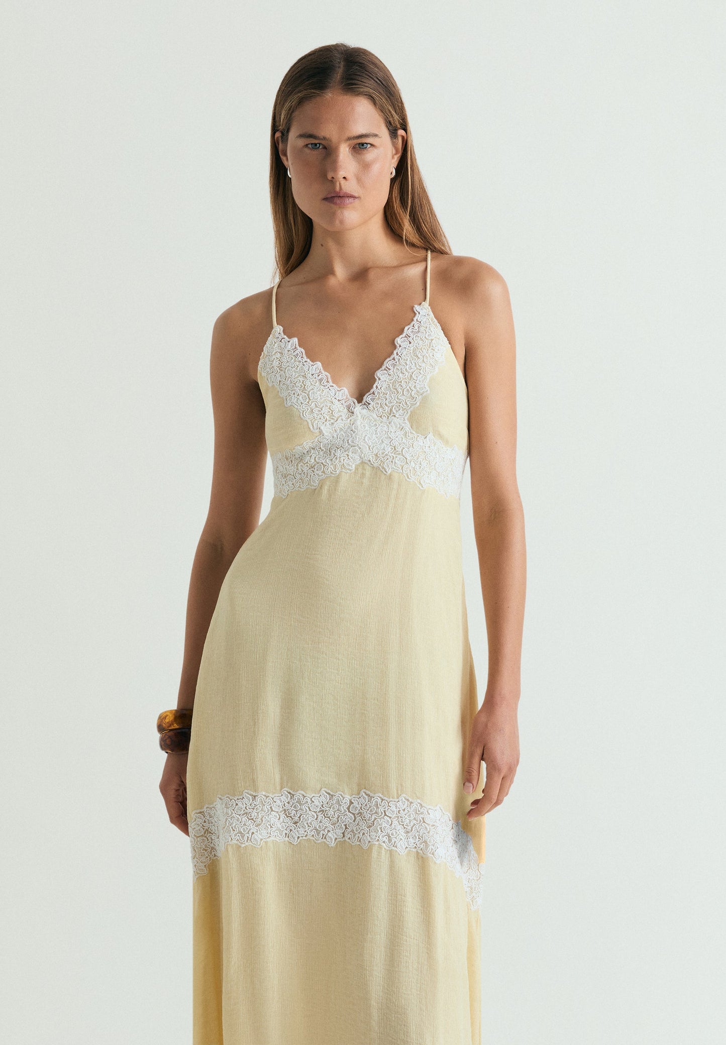 KLEID IN LINGERIE-OPTIK MIT SPITZENDETAIL