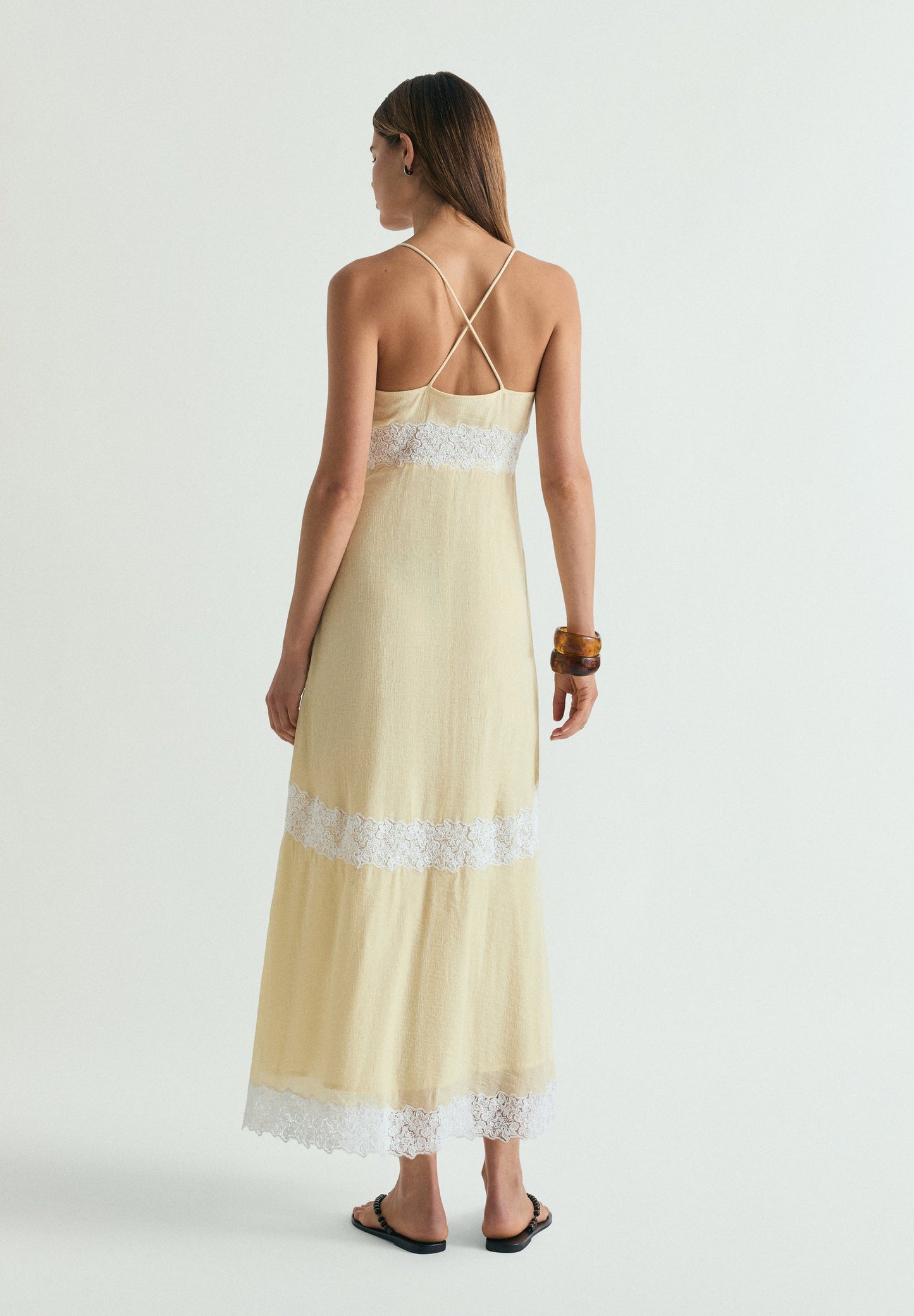 KLEID IN LINGERIE-OPTIK MIT SPITZENDETAIL