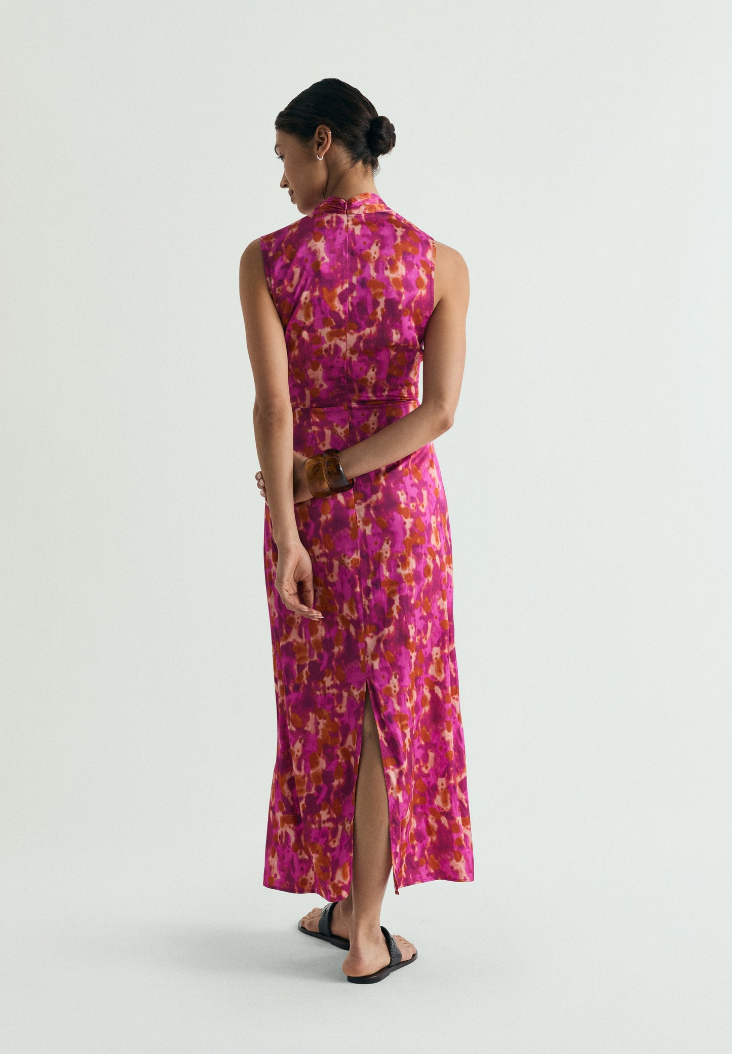 KLEID MIT MEHRFARBIGEM PRINT