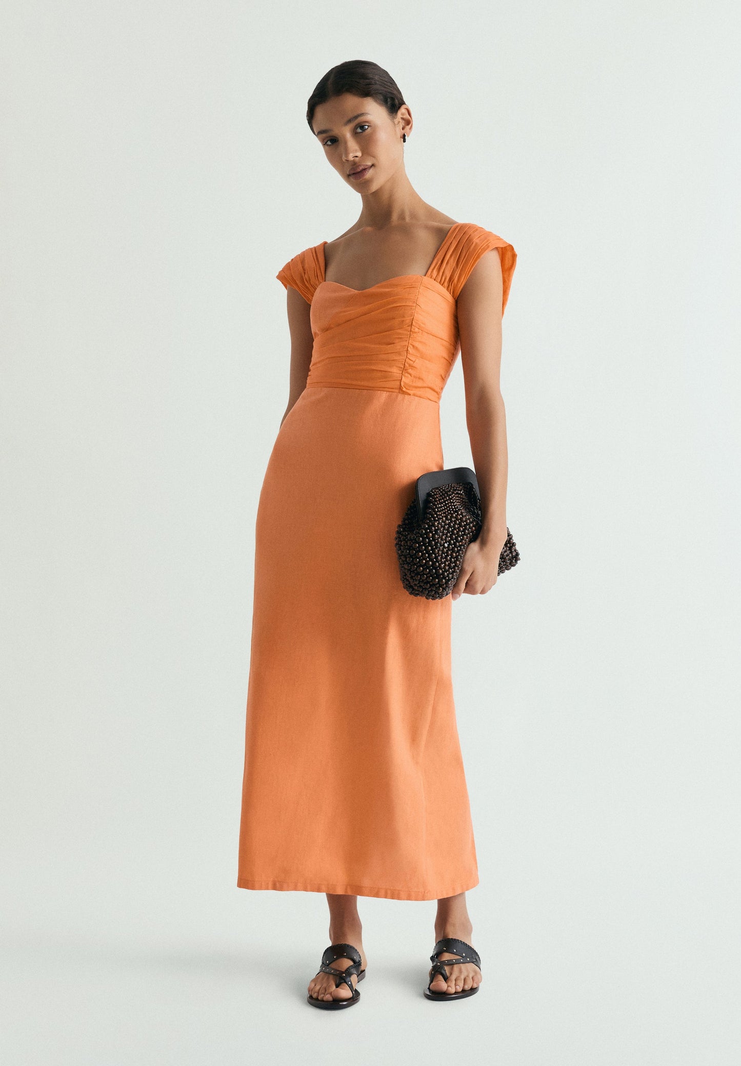 LEINENKLEID MIT DRAPIERUNG