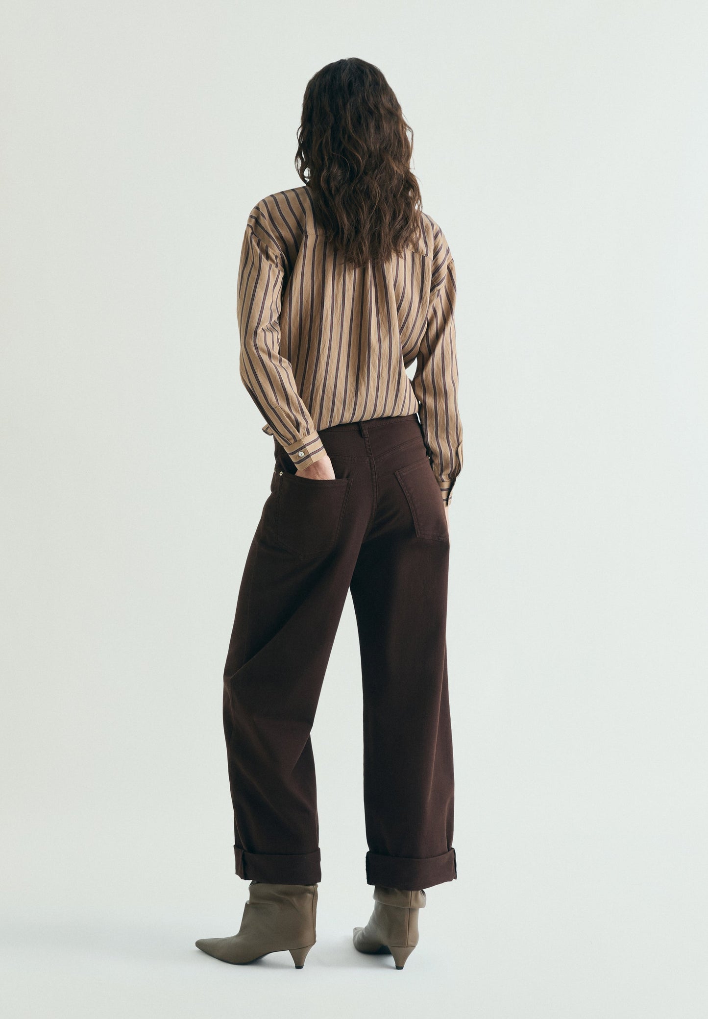 JEANS MIT DETAIL AM SAUM