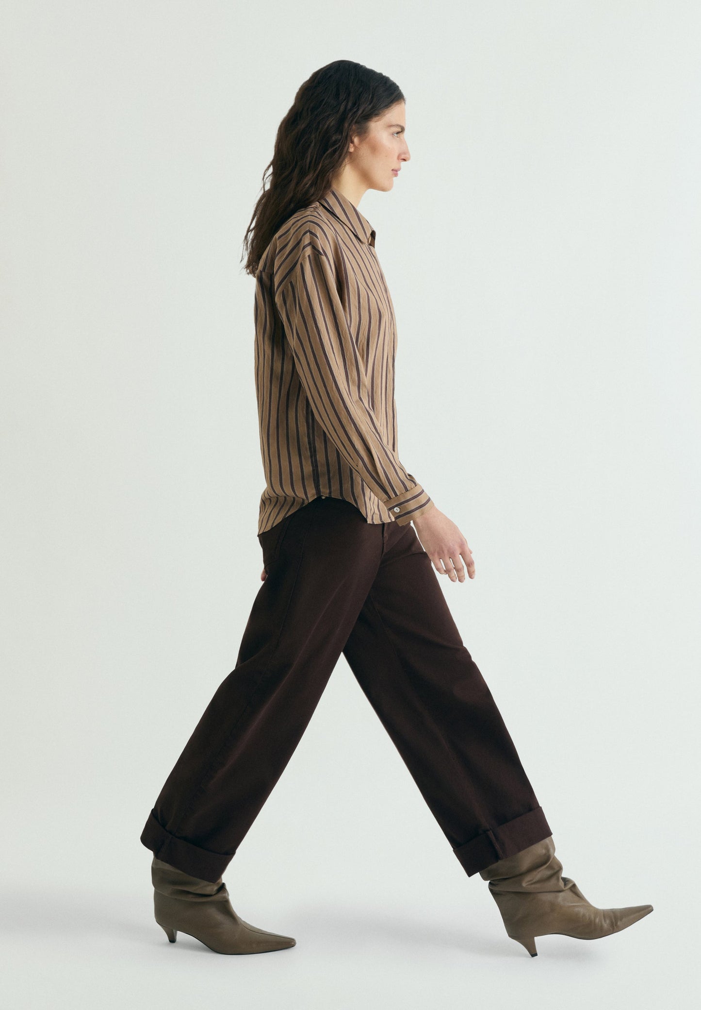JEANS MIT DETAIL AM SAUM